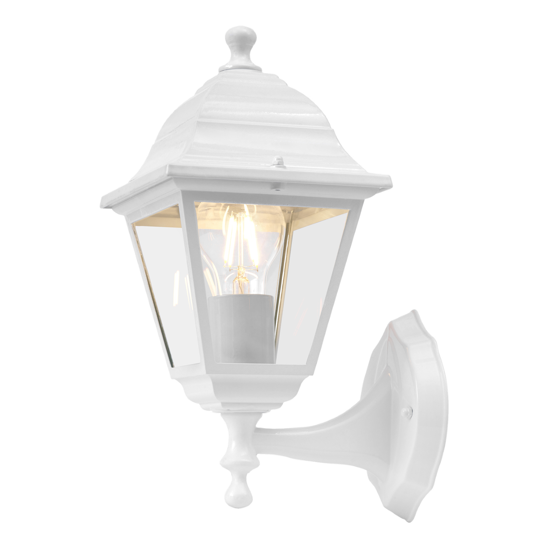 En vit EKVIP-vägglampa med ett traditionellt utseende, med transparenta glaspaneler och en synlig upplyst lampa. Lampan är monterad på väggen och lutar åt höger.
