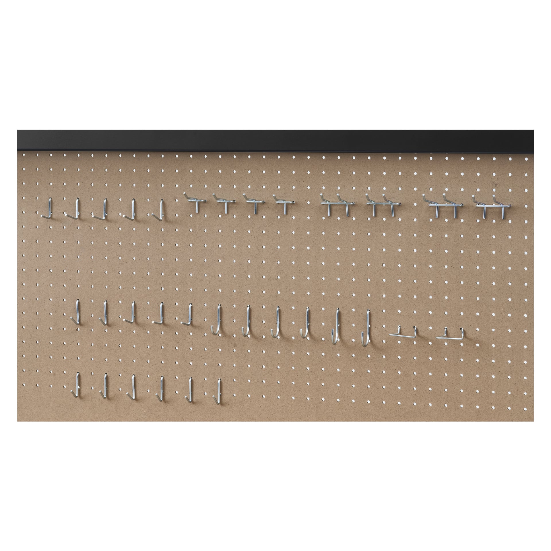 Ett 32-delat Hard Head-krokset visas fäst på en brun pegboard, arrangerat i fyra rader av metallkrokar. Den översta raden innehåller flest krokar, och det finns en svart kant högst upp på brädet.