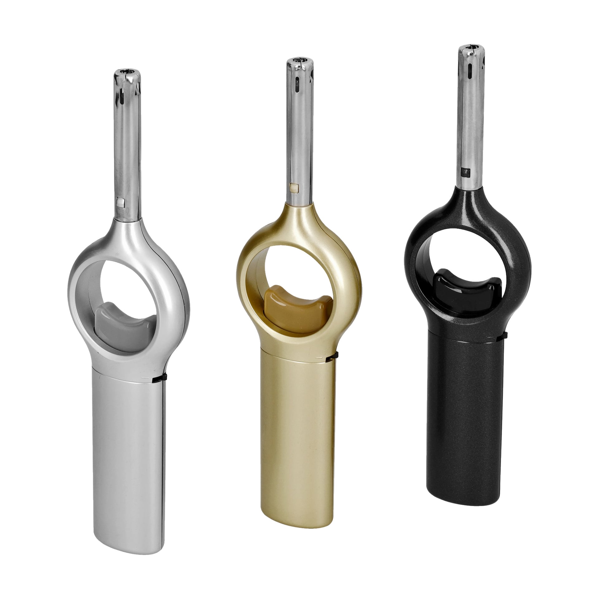 Tre metalliskt lackerade Menuett Gas Lighters från en trepack – uppställda i silver, guld och svart – står sida vid sida. Varje tändare har ett cirkulärt handtag och en tryckknappständning upptill.