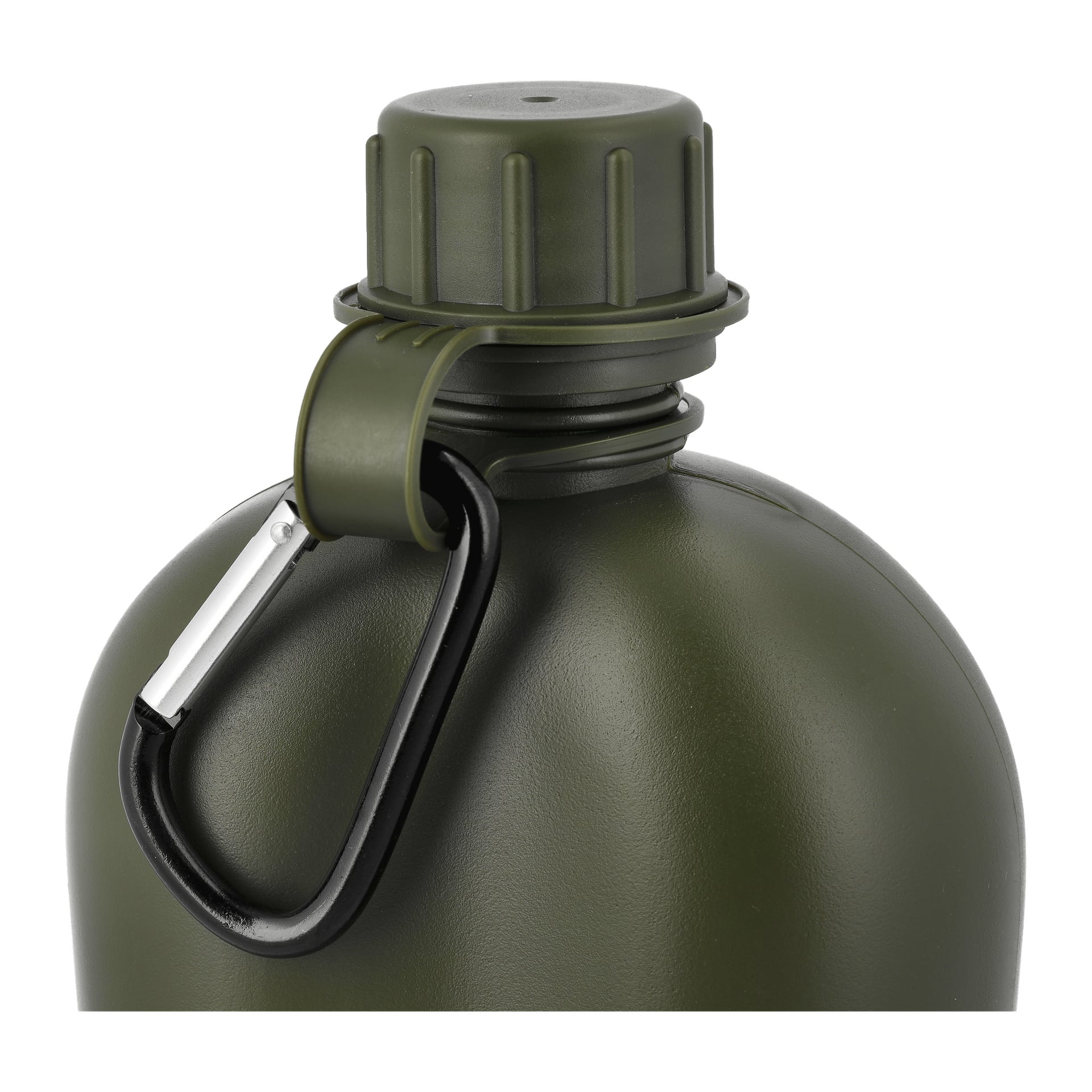 Närbild av en Kayoba Outdoor Canteen, som framhäver dess gröna matta plastkropp, skruvbar topp och svarta karbinhake fastklämd i en ögla bredvid locket.
