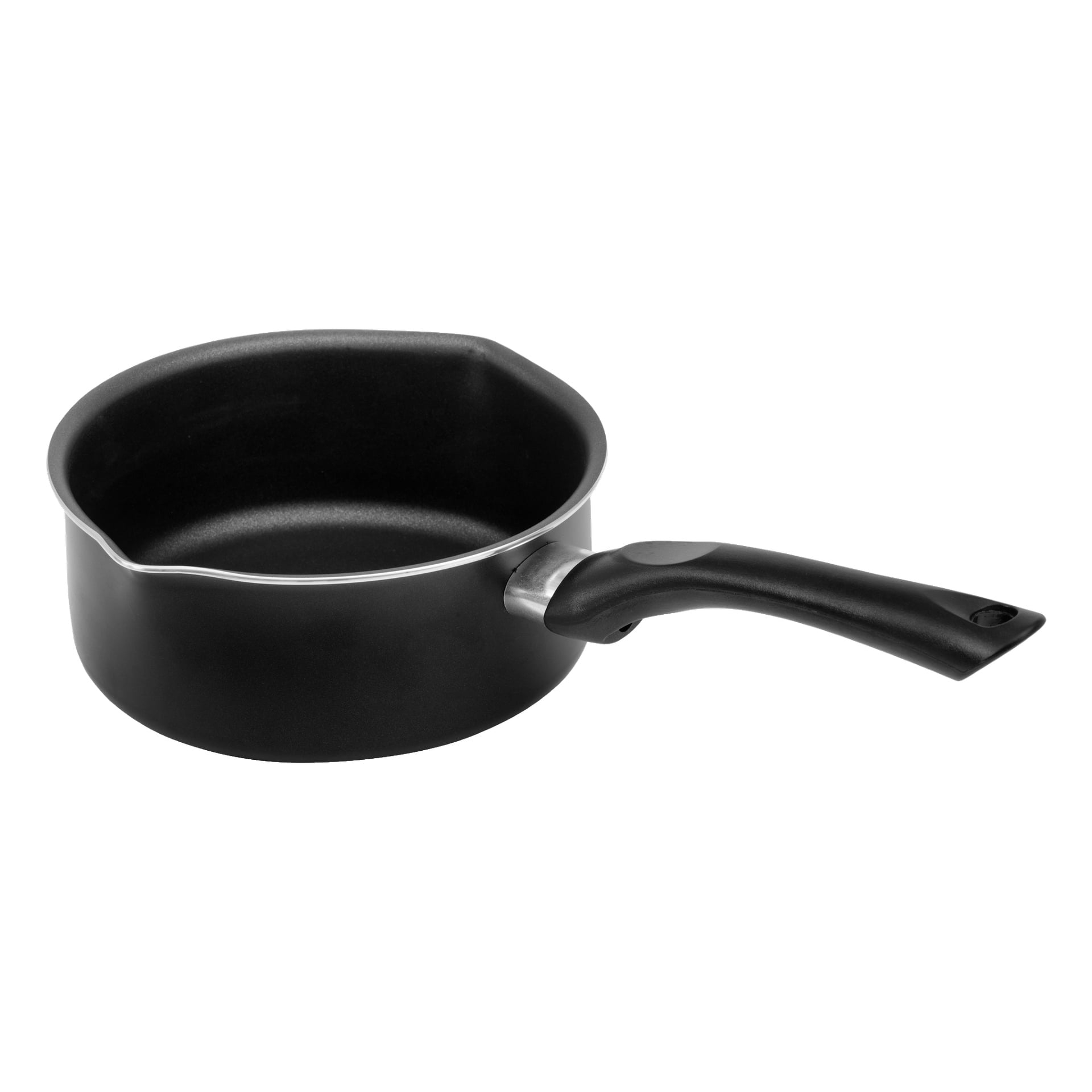 Menuett-kjelen er en svart nonstick-panne med helletut og et buet svart håndtak, avbildet tom og sett fra en liten vinkel.