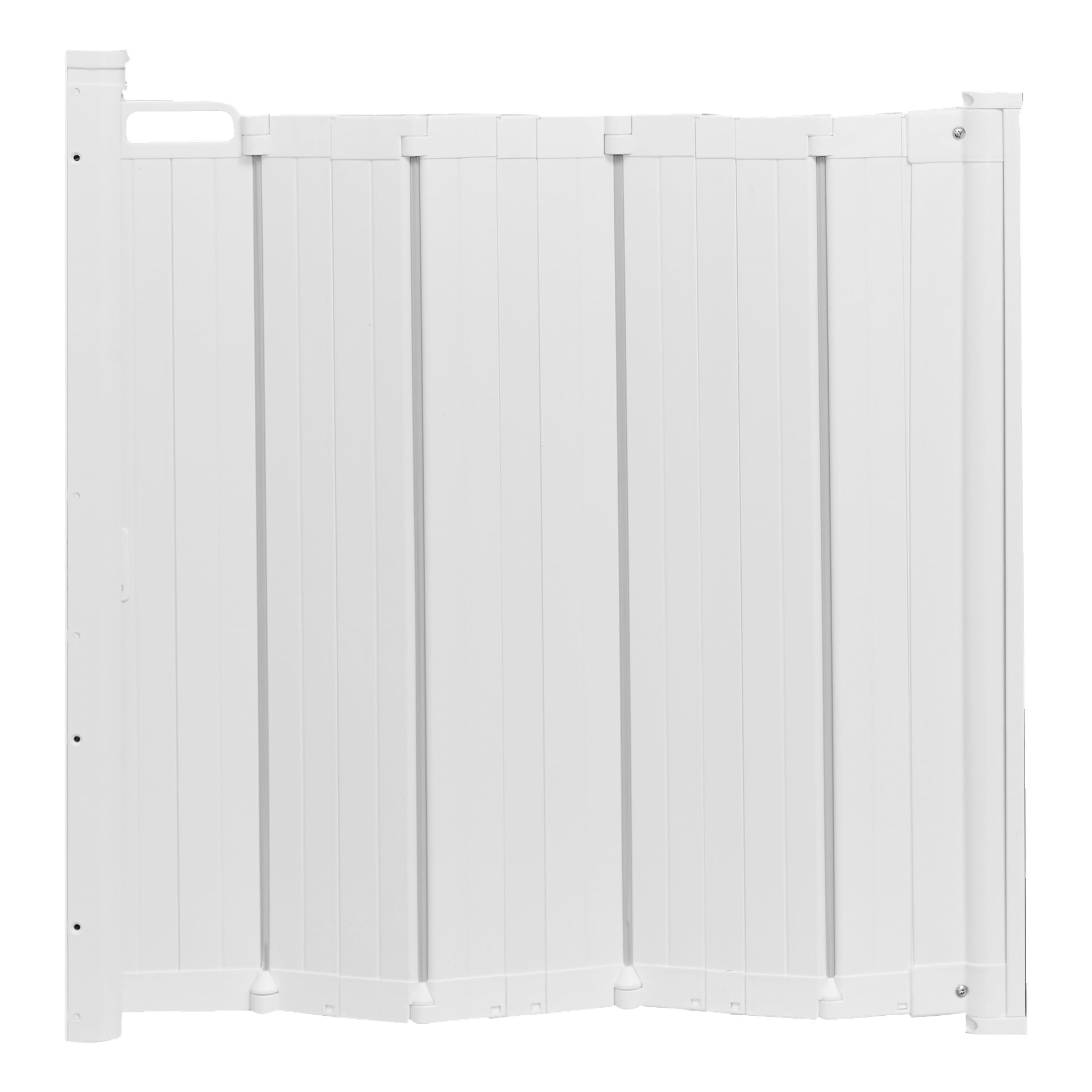 Babydan Alma:s barngrind visar en vit, vikbar plastpanel med vertikala spår, metallgångjärn och ett integrerat handtag på ena sidan, stående upprätt.