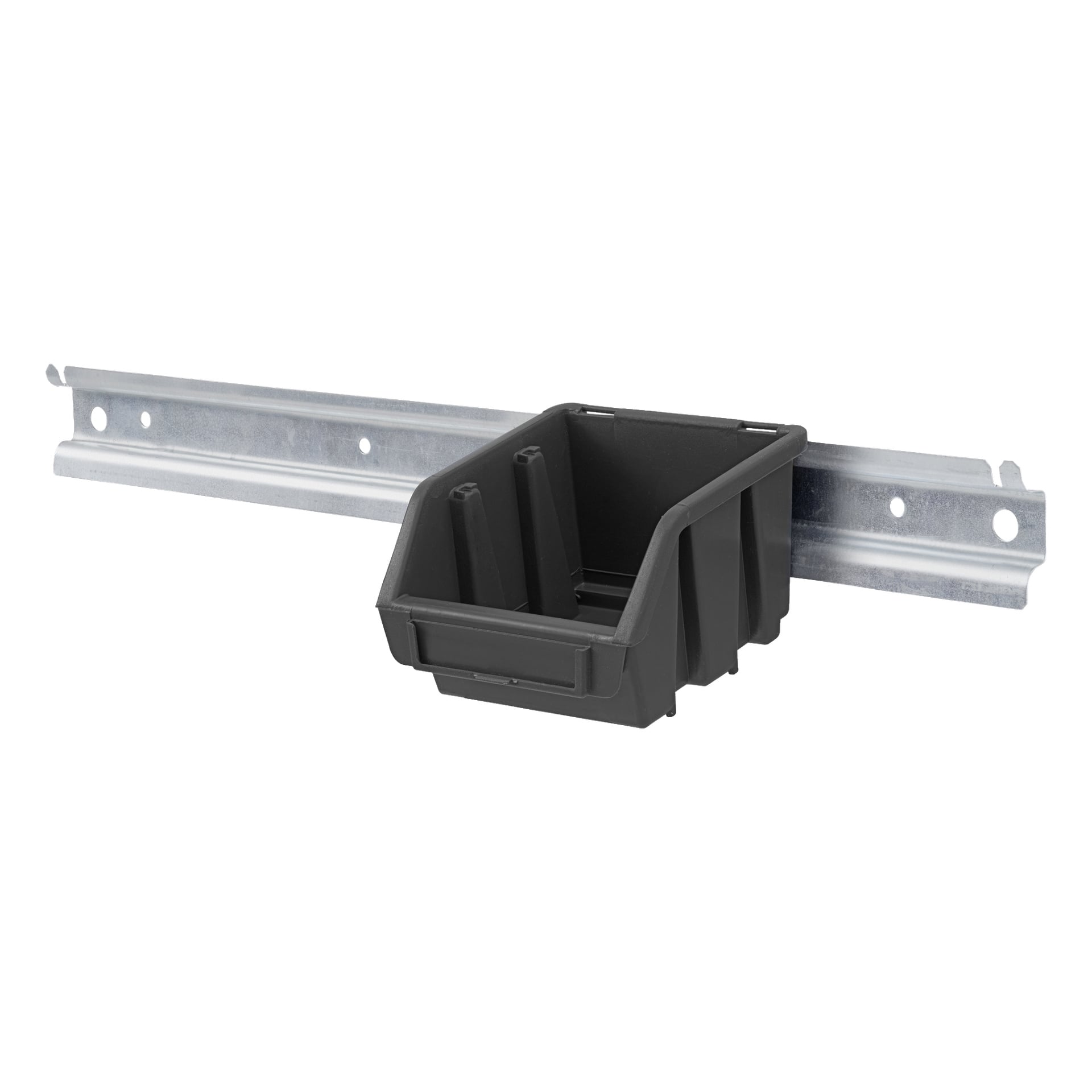 En Hard Head Wall Rail vises, montert med en svart plastboks som har åpen topp og front for enkel tilgang til innholdet. Beholderen festes på den perforerte metallskinnen, noe som muliggjør fleksibel organisering og effektiv organisering av ulike små gjenstander.