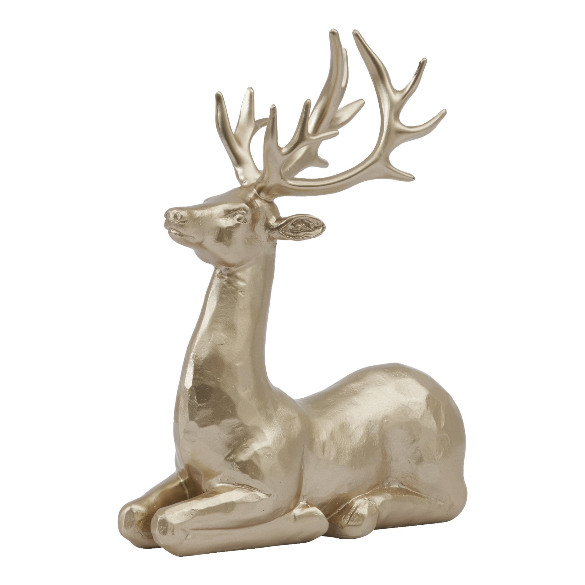 EKVIP Lying deer har en guldfinish, framträdande horn och sitter med benen indragna, något vridna åt vänster.