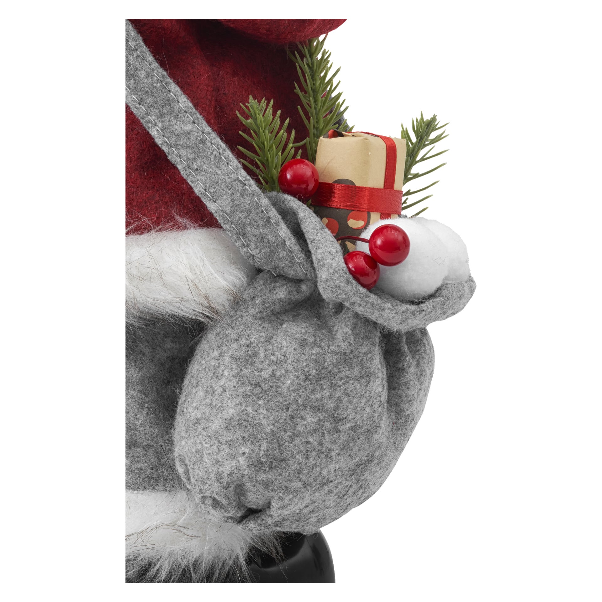 En grå filtpåse innehåller konstgjorda barrgrenar, röda bär, vita prydnader och en liten present inslagen i brunt papper med ett rött band. Denna arrangemang är en del av EKVIP Accordion Playing Santa with Music-dekorationen.