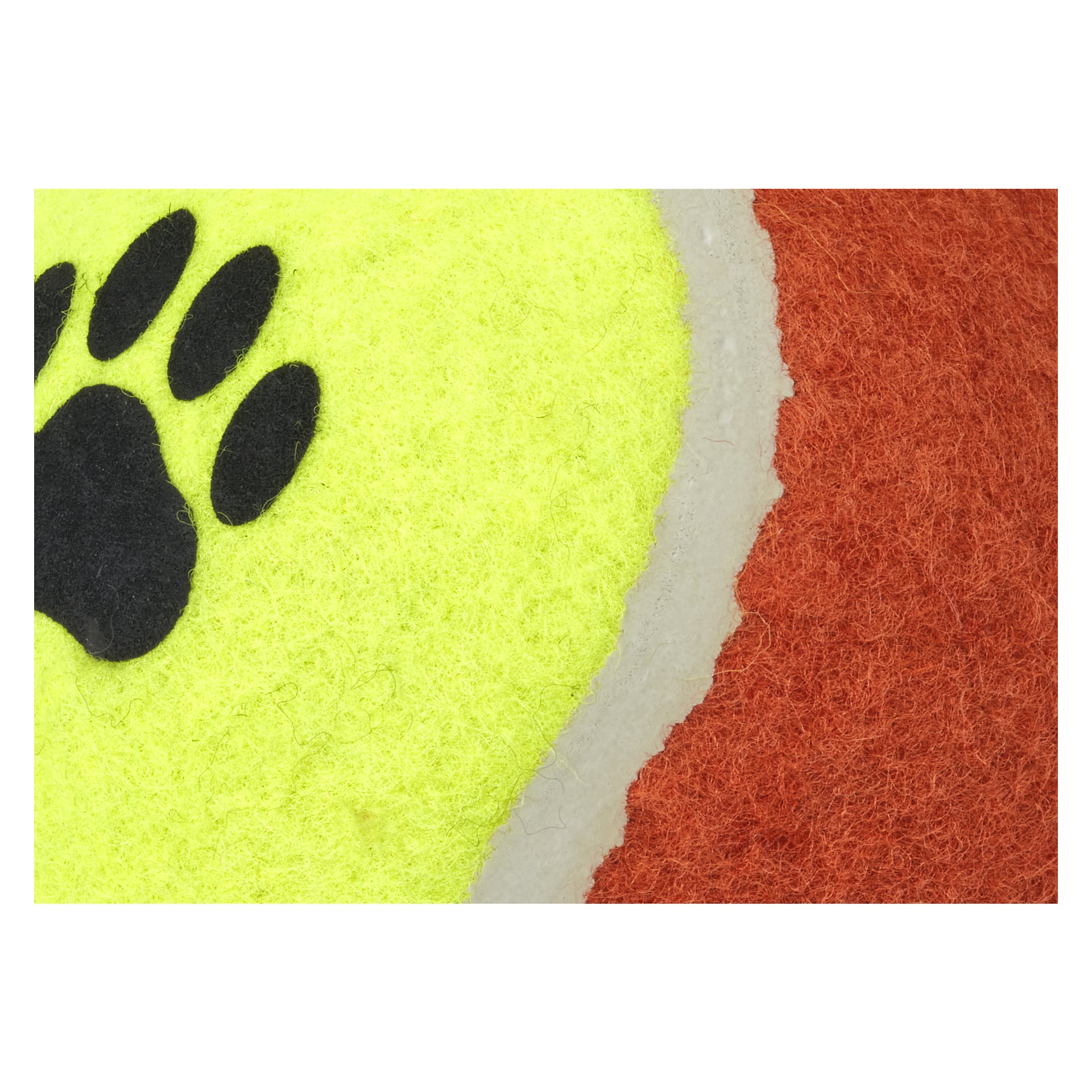Detaljerad vy av Kayoba Dog Toy som visar ett svart tassavtryck på dess gula sida bredvid en orange sektion, med en klar vit söm som skiljer de två färgerna åt.