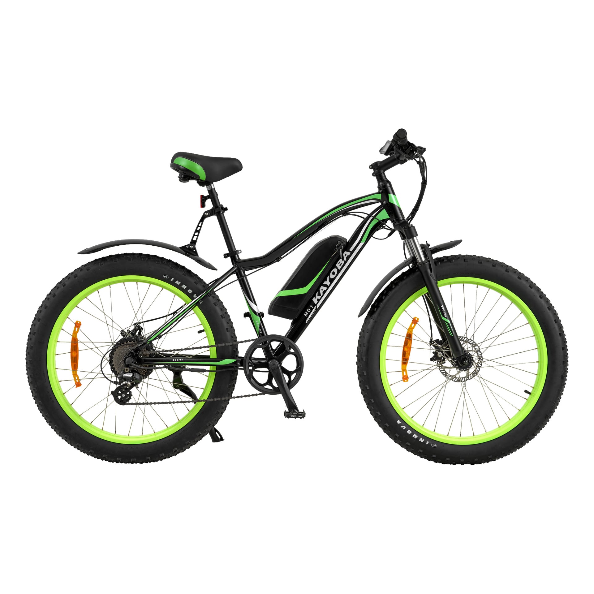 Kayoba E-fatbike är en svart och grön elcykel med tjocka däck, svart sadel, fram- och bakskärmar, skivbromsar och ett batteri monterat på underröret, visat i en sidovy.