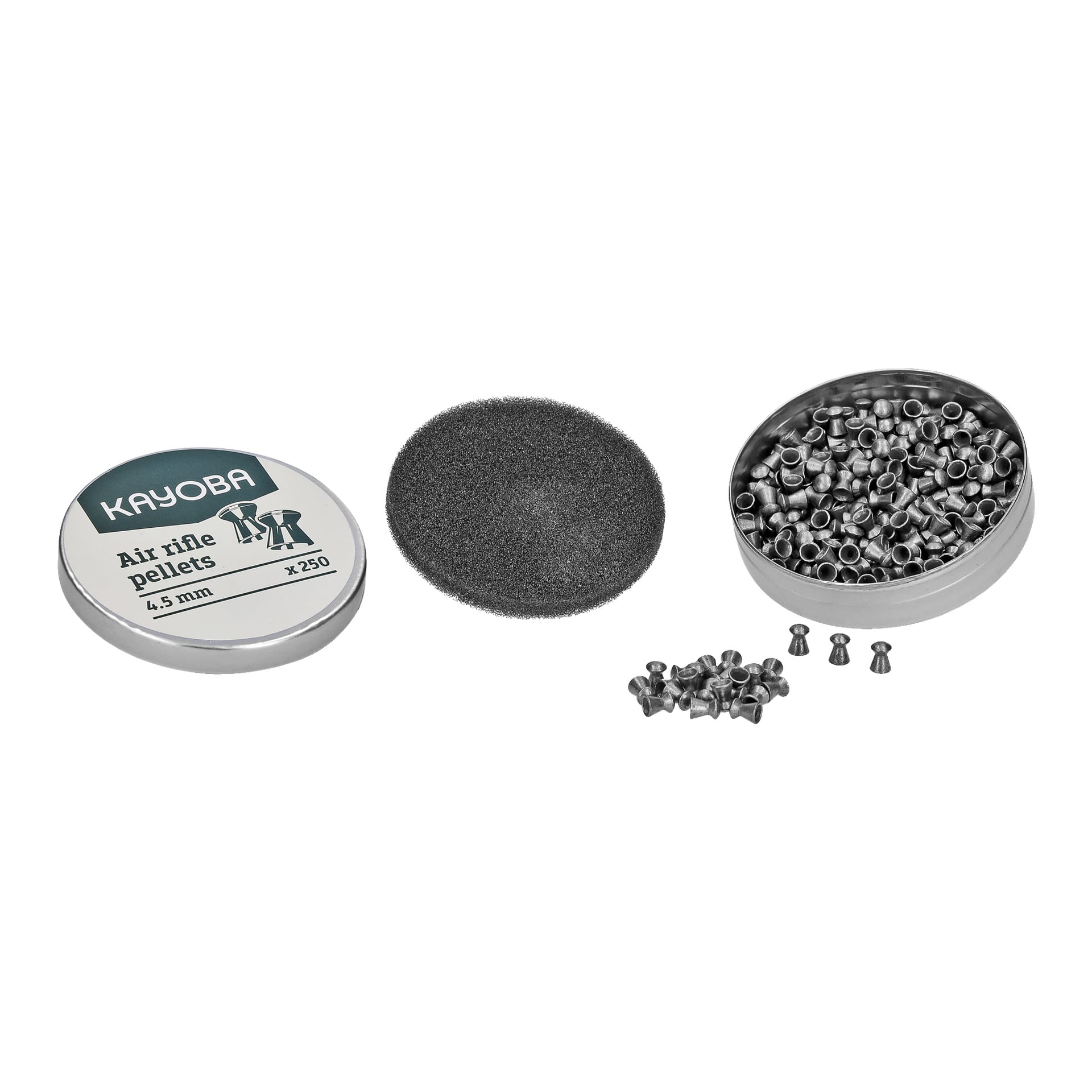 En burk märkt "Kayoba luftgevärskulor 250-pack" ligger öppen med locket av, och avslöjar många små metallkulor inuti och några utspridda runt omkring, tillsammans med en skuminsats.