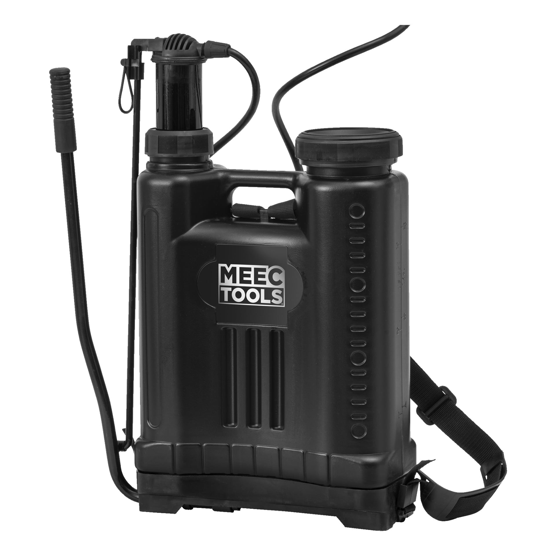 En svart Meec Tools spraypistol utrustad med axelremmar, pumphandtag, en ansluten slang och ett stort skruvlock. Dess rektangulära kropp har en frontetikett, vilket gör den lämplig för trädgårdsarbete eller rengöring.
