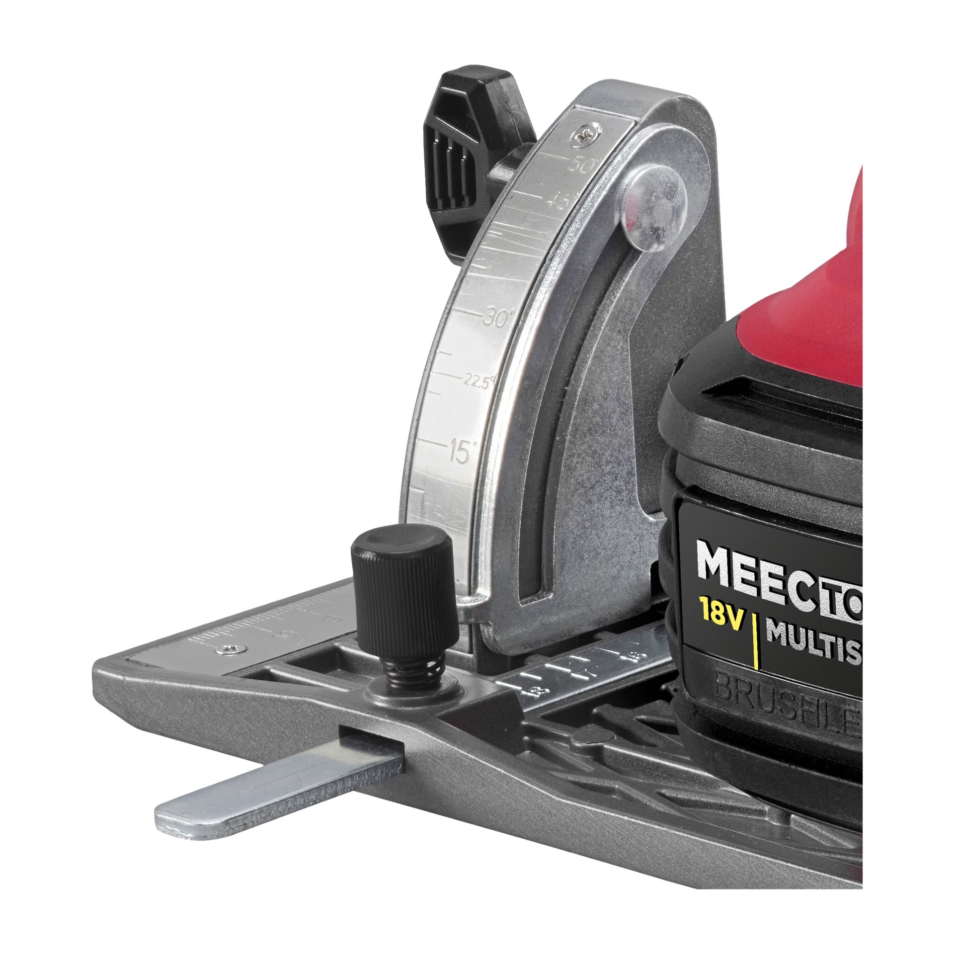 Zbliżenie na bateriową piłę tarczową Meec Tools Multiseries z metalowym wskaźnikiem regulacji kąta, czarnym pokrętłem oraz czerwono-czarną obudową. Wskaźnik pokazuje kilka pomiarów kątów oznaczonych numerami.