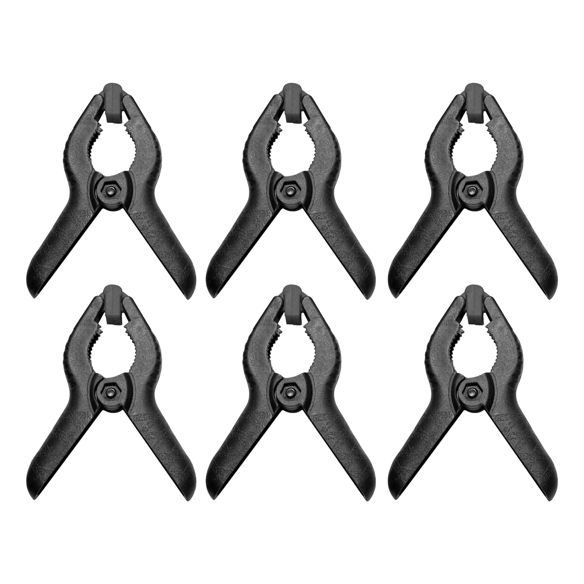Sex identiska limklämmor från Meec Tools från ett sexpack-set är placerade i två rader om tre. Varje svart plastklämma är öppen och visar dess tandade grepphakar.