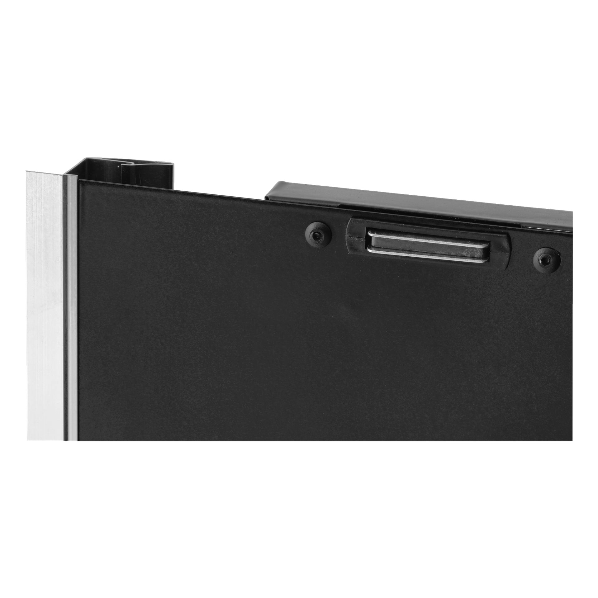 Nærbilde av det øverste hjørnet av et Hard Head Storage-skap med to dører, med et svart rektangulært metalldesign, synlige skruer og et innfelt håndtak eller lås.