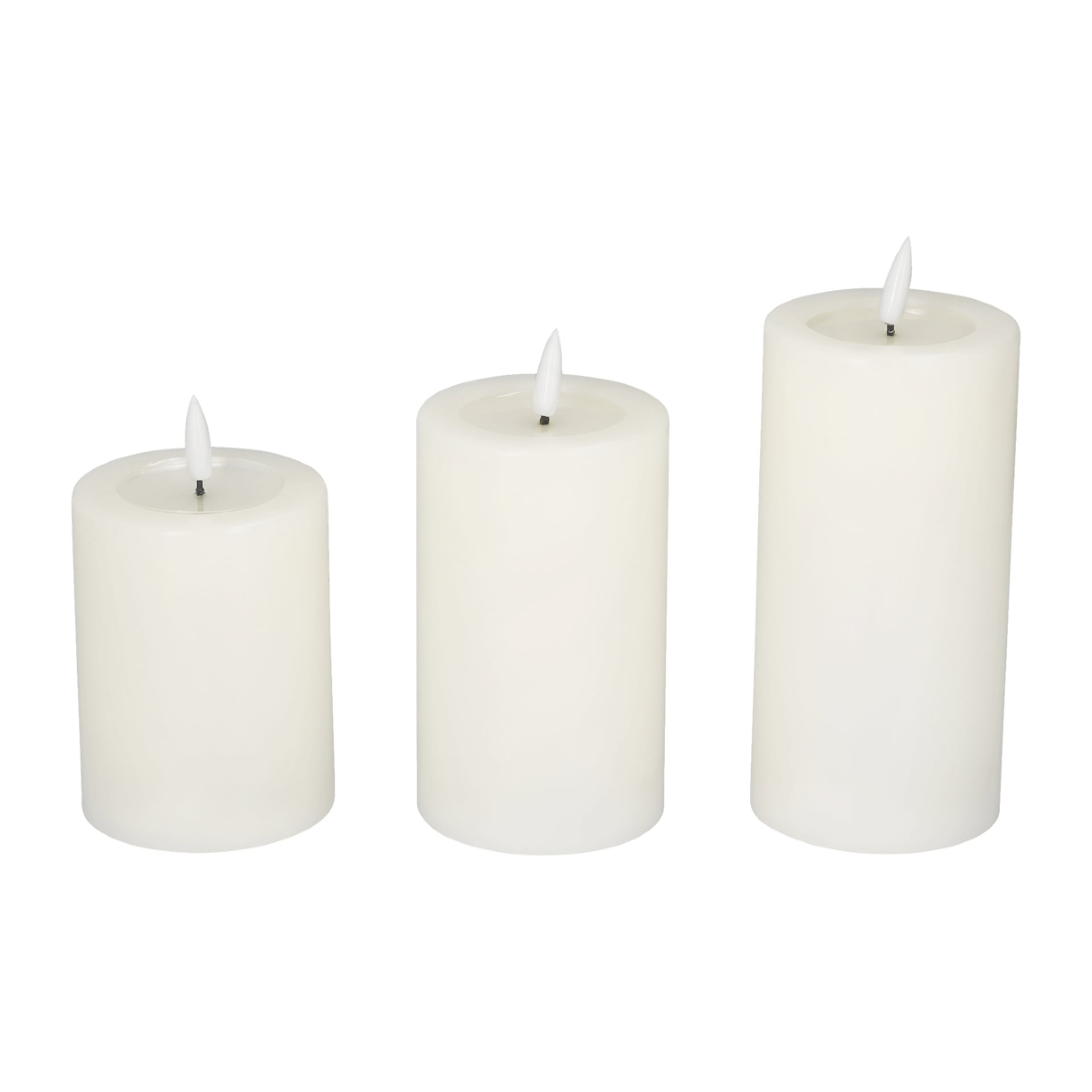 Tre Menuett-pelarljus med fladdrande LED-låga, tre delar i olika höjder, placeras bredvid varandra. Varje ljus har en slät yta och en livlik LED-låga.