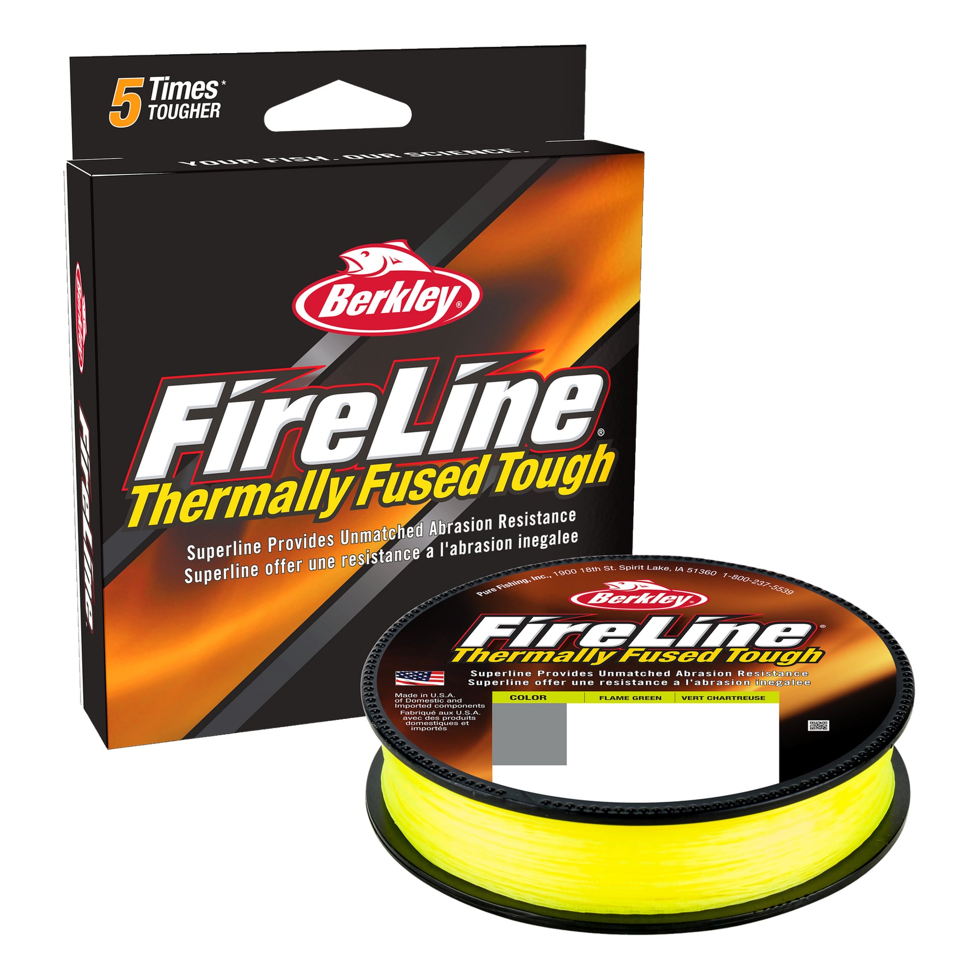 En spole Berkley Fireline Flame Green fiskelina ligger bredvid dess svarta och gula förpackning. Spolen visar en tydlig gulgrön linje, med text på förpackningen som framhäver egenskaper som styrka och slitstyrka.