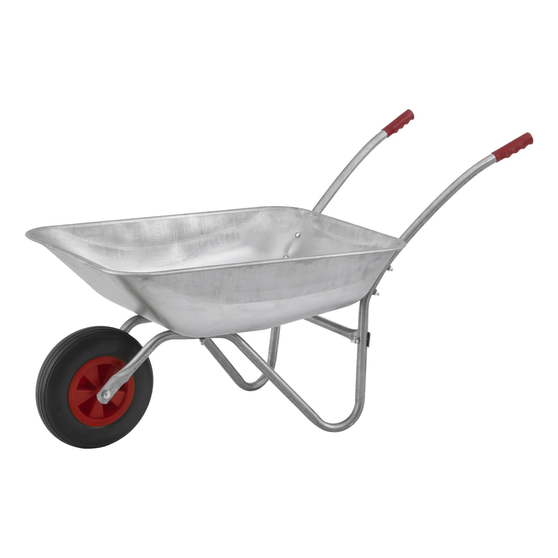 Hard Head Wheelbarrow är utrustad med ett svart och ett rött hjul, ett par metallhandtag med röda grepp och en stor djup metallbricka designad för att bära material. Skottkärran är tom.