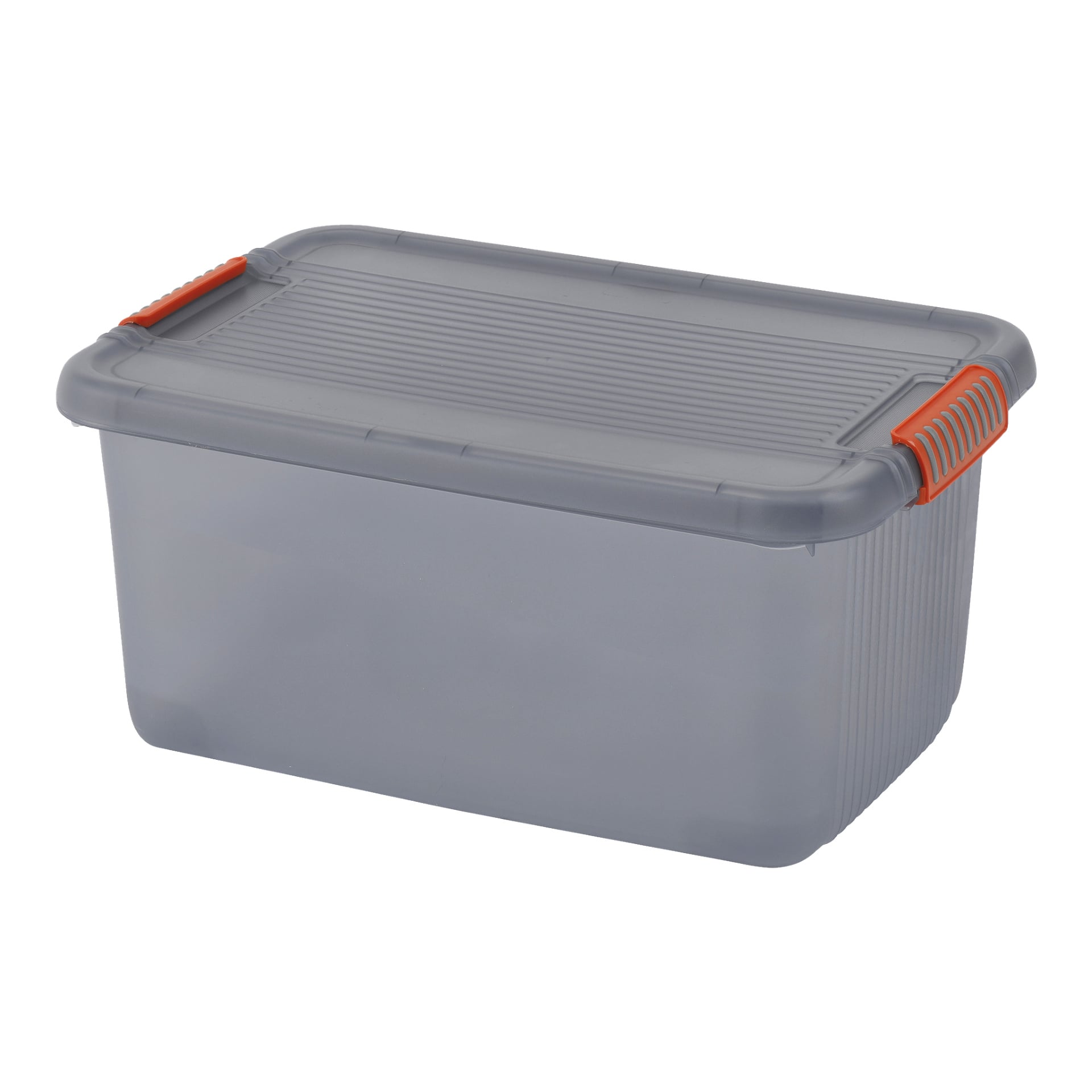 En Hard Head Storage Box med lock av genomskinlig grå plast, utrustad med två orange låshandtag.