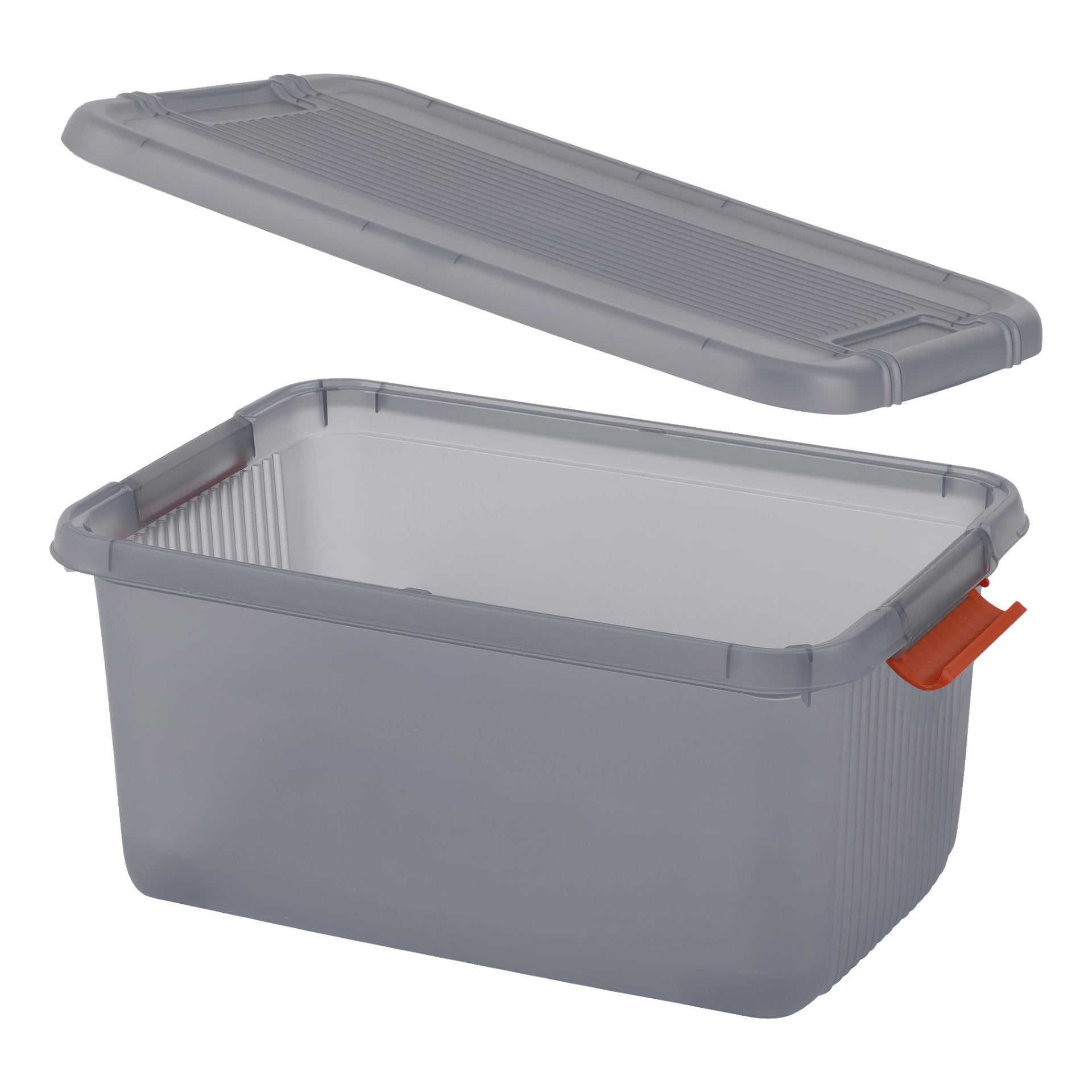 En grå plastlåda för Hard Head Storage med ribbade sidor, orange handtag på båda sidor och ett matchande lock som är upplyft ovanför behållaren, ännu inte säkrat.