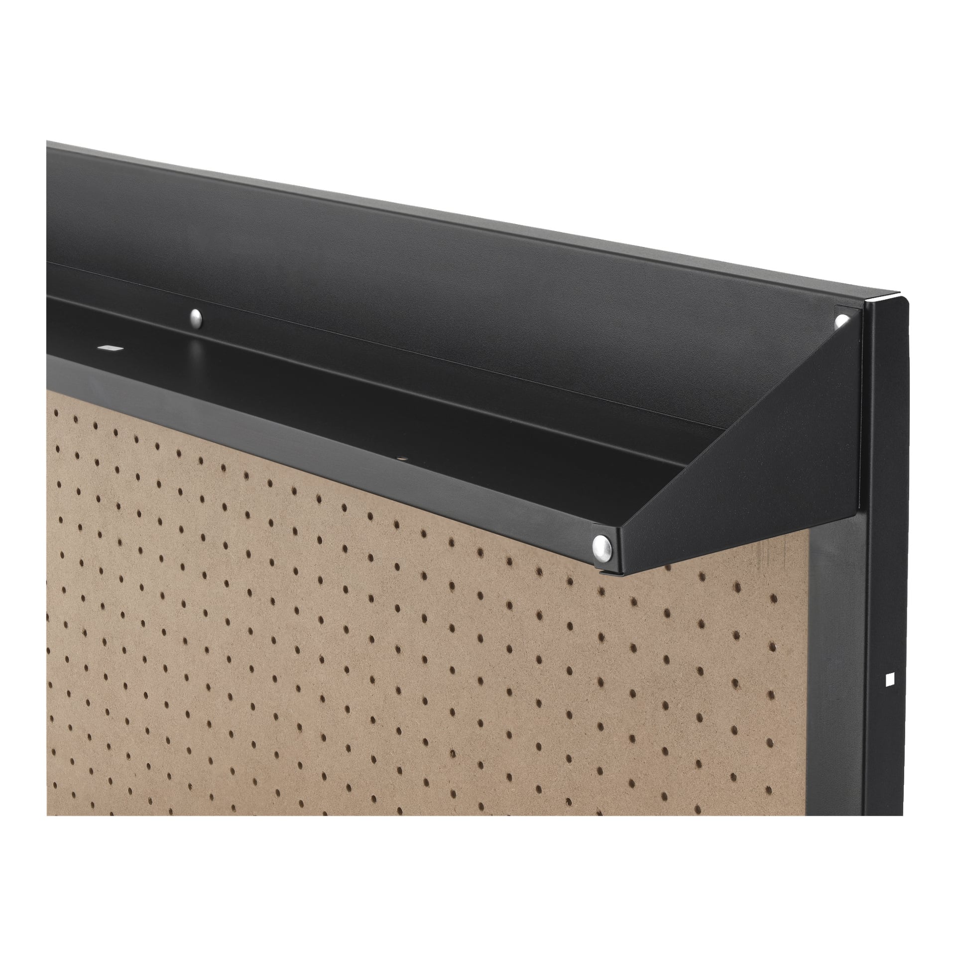 En detaljerad titt på Hard Head Workbench verktygspanel visar en brun pegboard med jämnt placerade hål, kantade av stadiga svarta metallkanter. En slank svart metallbricka är monterad längs överkanten för enkel åtkomst till förvarade saker.