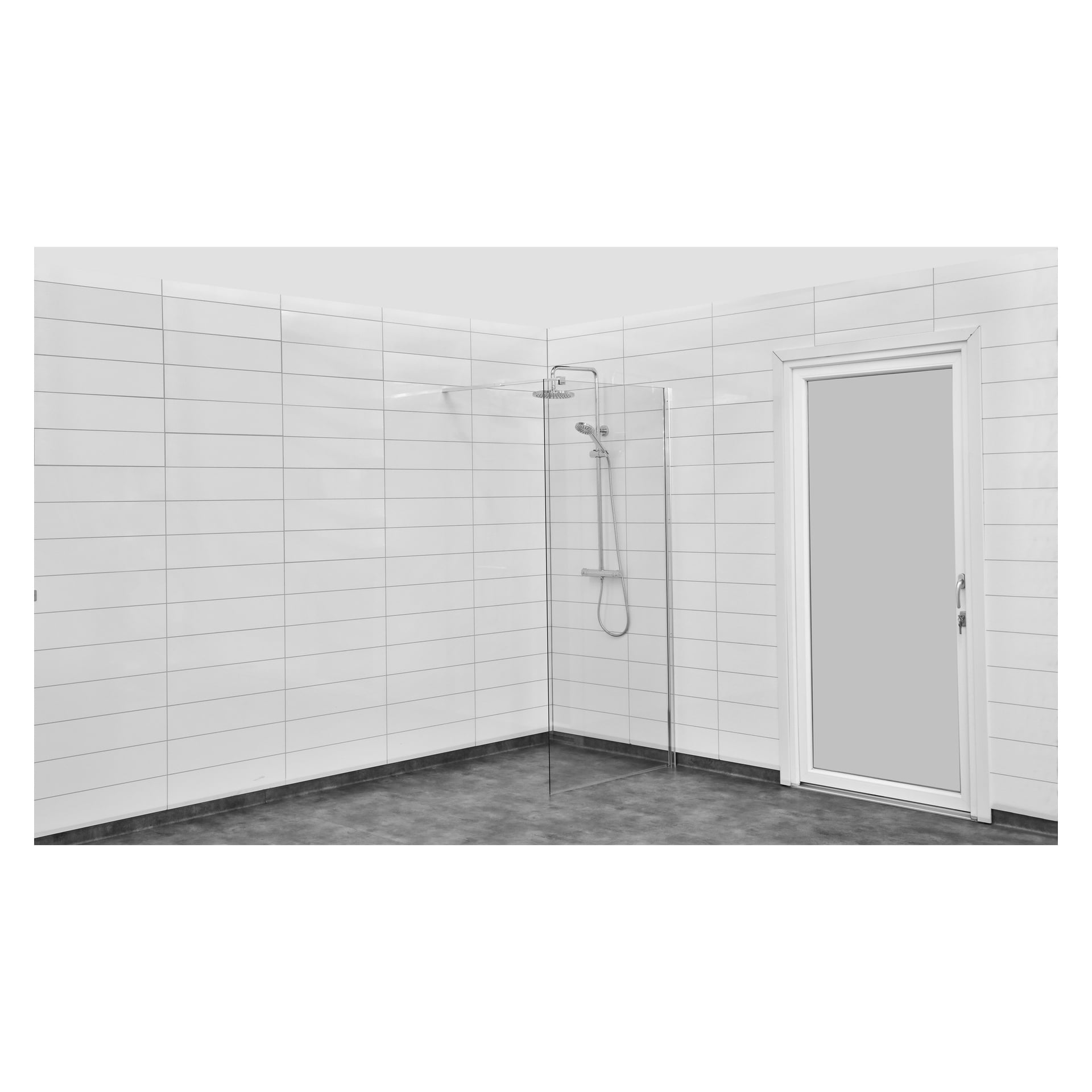 Ett elegant, minimalistiskt badrum med vita kakelväggar, mörkgrått kakelgolv, en EKVIP duschskärm runt en walk-in-dusch och en dörr med frostat glas.