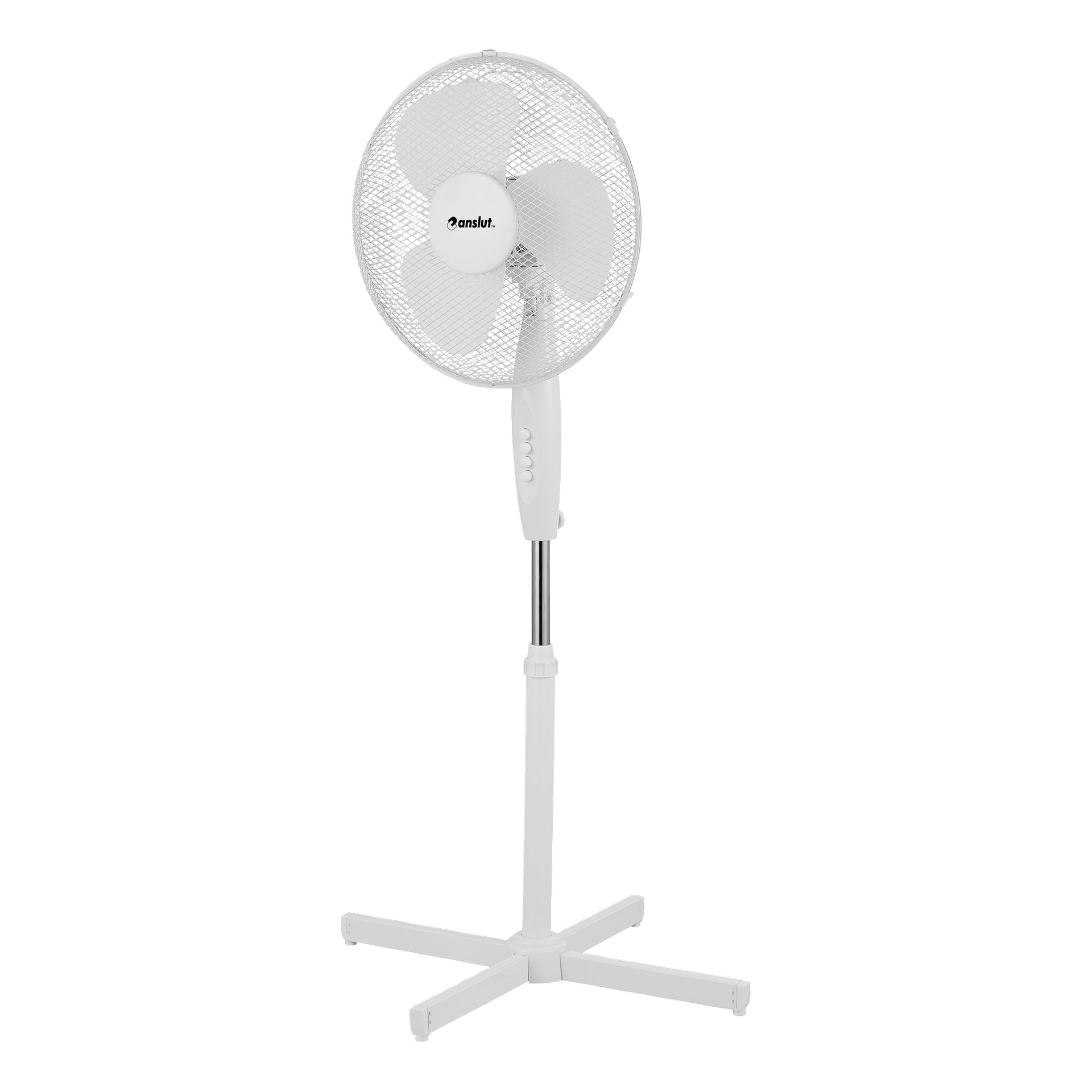 En vit golvfläkt med tre blad, täckt av ett nätgaller, med en kontrollpanel på sitt stativ och stödd av en korsformad bas. Varumärket "Anslut" finns på framsidan i mitten.