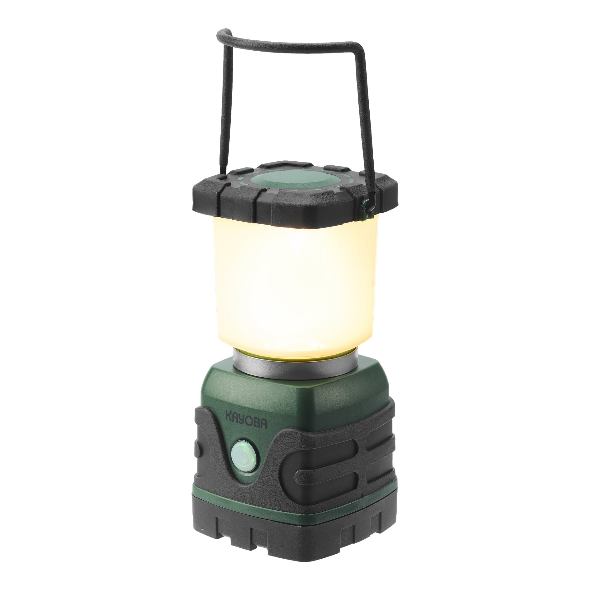 En grön och svart Kayoba Outdoor campinglampa är tänd, med handtaget upphöjt. Lampan har en fyrkantig bas med en rund lampa, och Kayoba Outdoor-logotypen syns på framsidan.