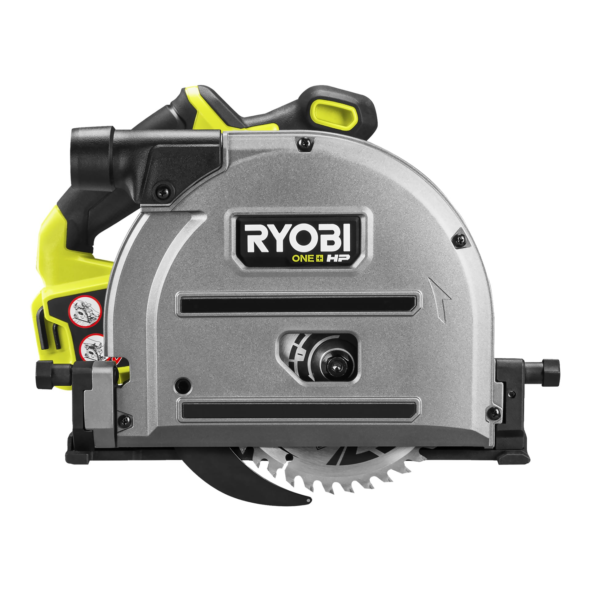 En närbild av en batteridriven dyksåg från Ryobi One+ HP med styrskena RPLS18X-0, som visar dess huvudsakligen silverfärgade kaross med svarta och gula detaljer. Säkerhetsetiketter kan ses på handtaget, och sågbladet är delvis täckt.