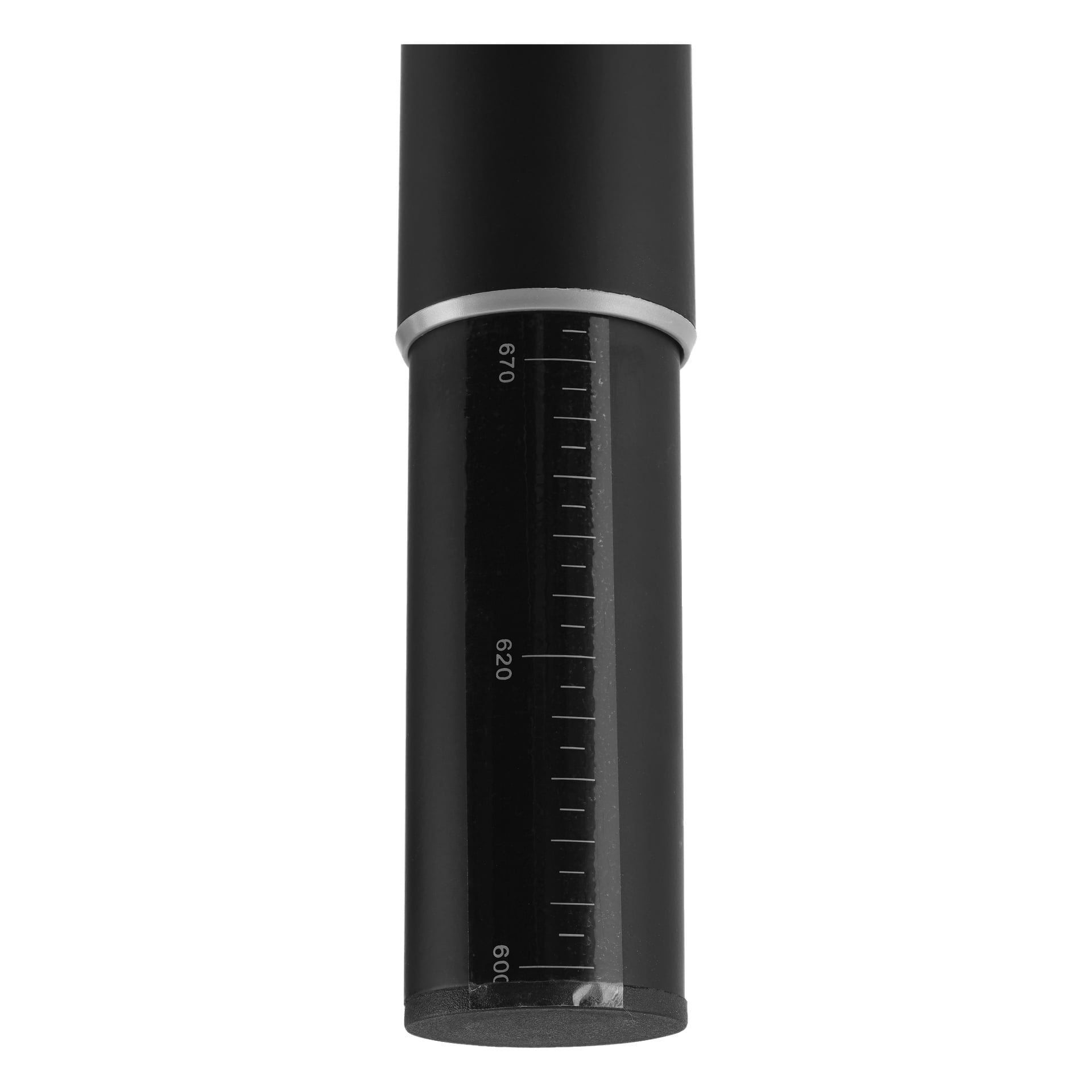 Detaljerad vy av ett svart, cylindriskt Hard Head teleskopiskt möbelben. Benet har en vertikal skala markerad från 600 till 670 i intervaller om 10, ett glänsande metallband nära toppen och en blank yta.