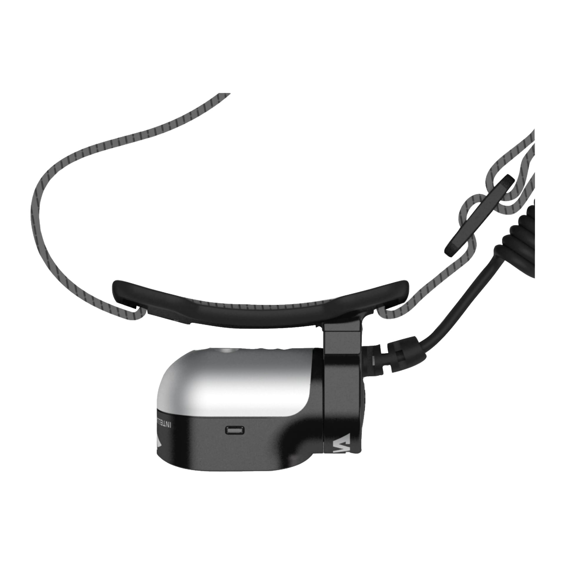 Eine Seitenansicht der schwarz-silbernen Silva Rechargeable Stirnlampe Cross Trail 6H, die an einem gestreiften Lanyard befestigt ist, mit einem kleinen USB-Anschluss und einem gewickelten Kabel.
