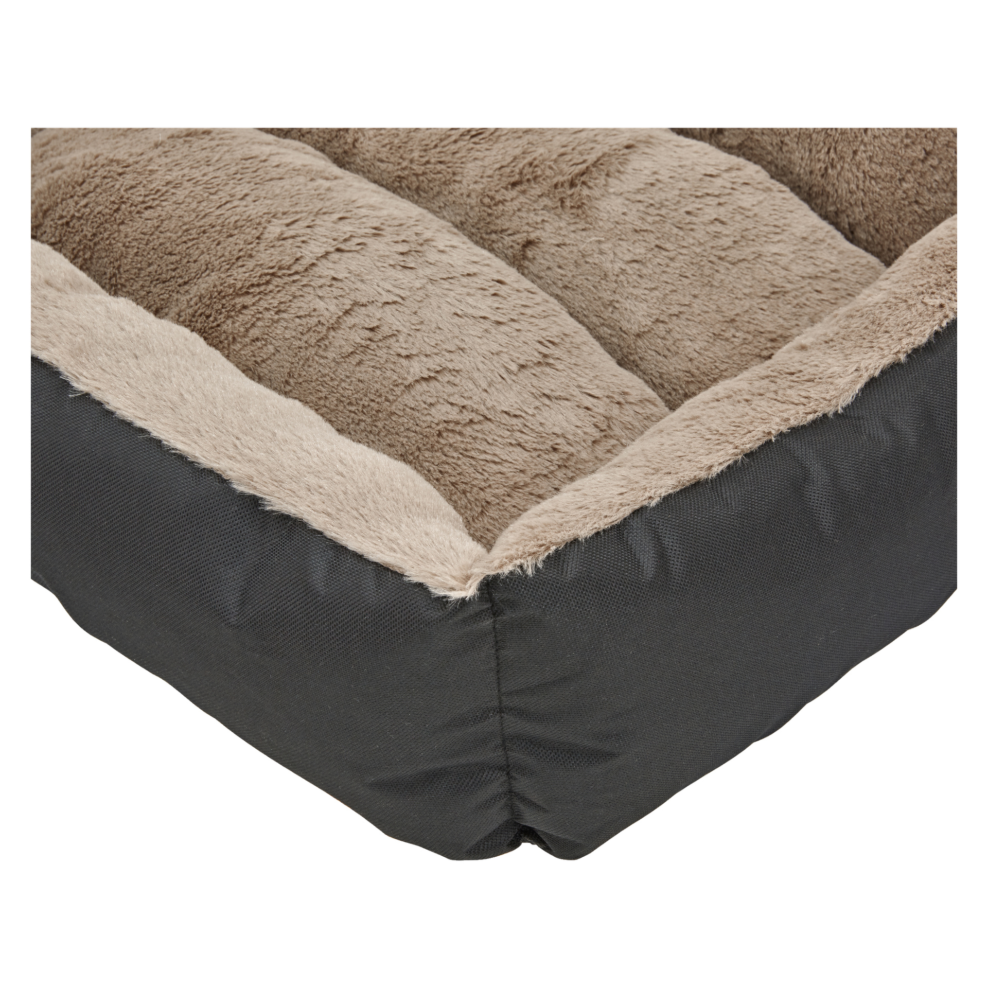 Hörnvinkeln på Kayoba Dog Bed som visar dess vadderade ljusbruna plyschiga interiör och kontrasterande mörka tygfasad. Sängen ser tjockt vadderad ut och byggd för komfort.