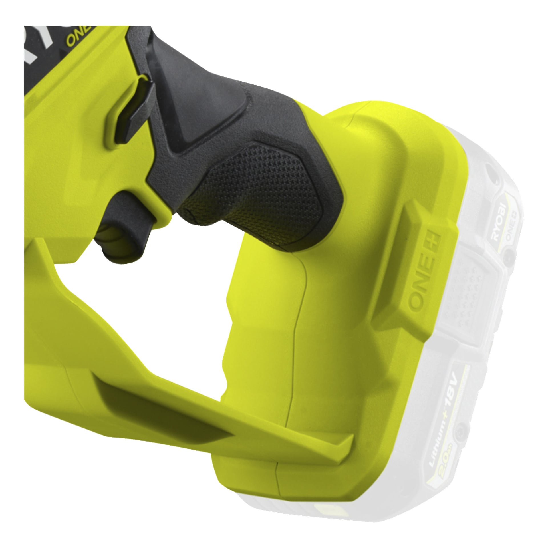 Detaljerad närbild av Ryobi One+ HP batteridrivna beskärningssåg RY18PSX15A-0, som visar dess gula och svarta handtag med ett texturerat grepp, en del av verktygets kropp och en halvgenomskinlig kontur av ett fästbart batteri vid basen.