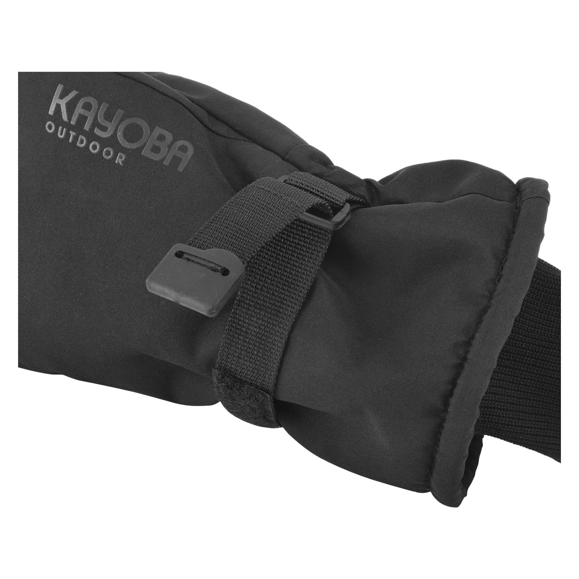 Eine Nahaufnahme schwarzer Kayoba Outdoor-Winterhandschuhe zeigt gepolsterten Stoff, einen Riemen mit einer Plastikschnalle, sichtbare Nahtdetails und das darauf gedruckte Kayoba Outdoor-Logo.