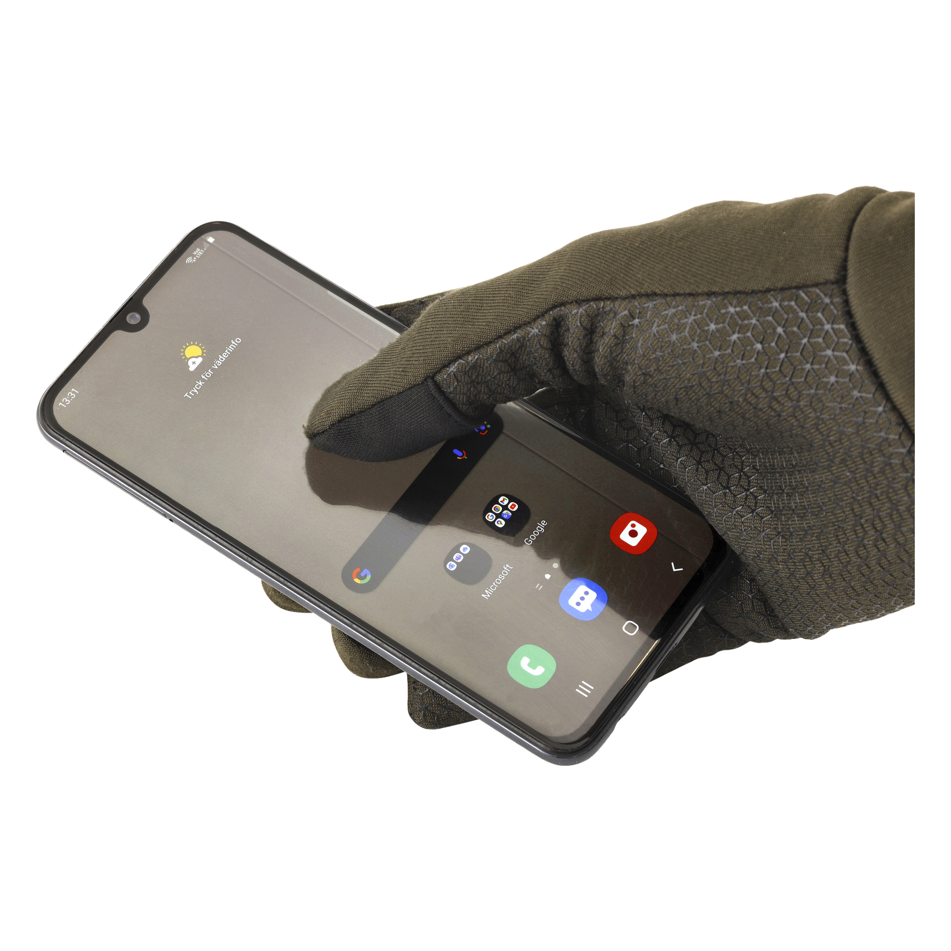 En hand som bär Kayoba Outdoors Nimrod vattenavvisande jakthandske greppar en smartphone som visar olika appikoner på startskärmen. Handskens texturerade yta indikerar att den är designad för utomhus- eller taktiska ändamål.