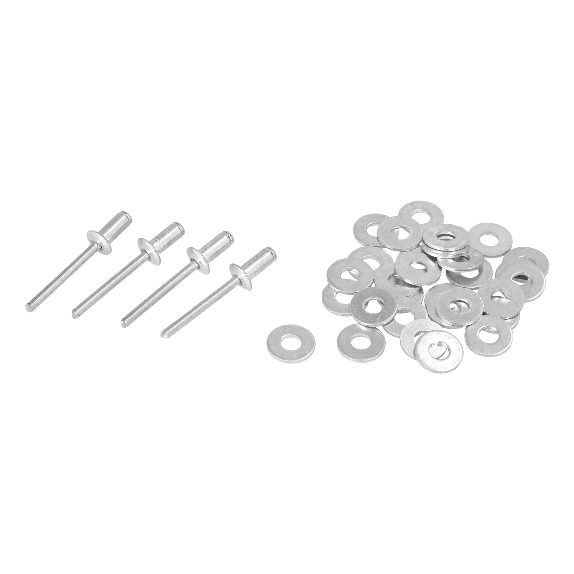 Vier silberne Nieten sind links in einer Reihe angeordnet, rechts liegt ein verstreuter Haufen runder silberner Nietenscheiben von Meec Tools aus einem 30er-Pack.