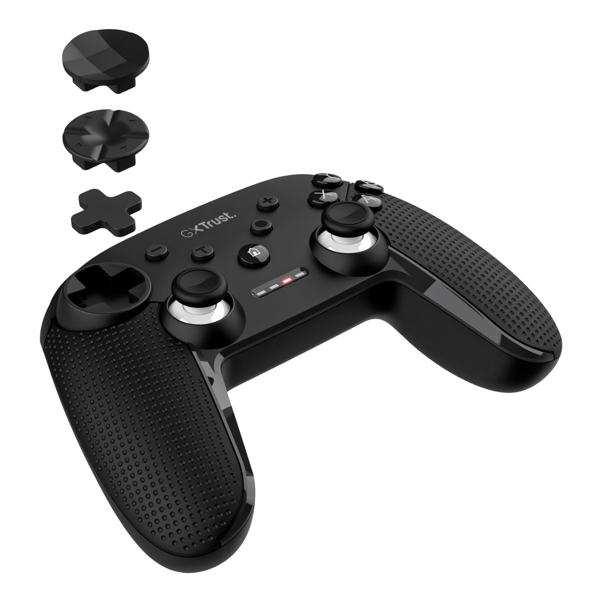 En svart Trust Wireless Controller GXT542 MUTA visas med texturerade grepp för ökad komfort. Tre utbytbara D-pad-skydd är placerade ovanför kontrollen, vilket illustrerar dess anpassningsbara funktioner. Kontrollen visar också standardknappar och två analoga spakar.