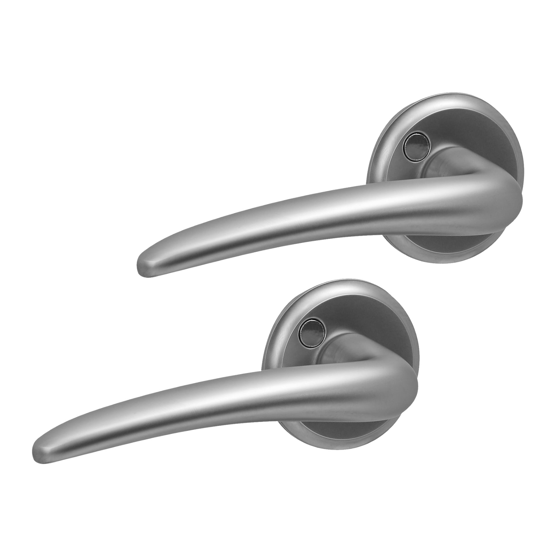 Ein Paar Hard Head Innentürgriff A, aus Satinchrom mit runden Basen. Die modernen, stromlinienförmigen Griffe sind parallel zueinander angeordnet und jeweils in die entgegengesetzte Richtung ausgerichtet.
