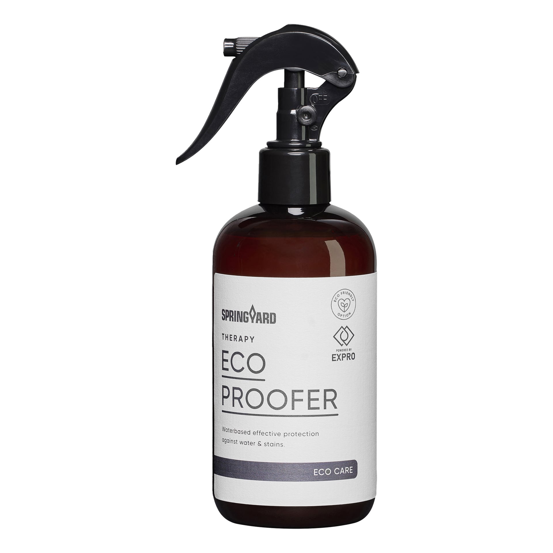 Brun plastsprayflaska med svart avtryckare, märkt Springyard Therapy Eco Proofer för skydd mot vatten och fläckar. Vit informationsetikett.