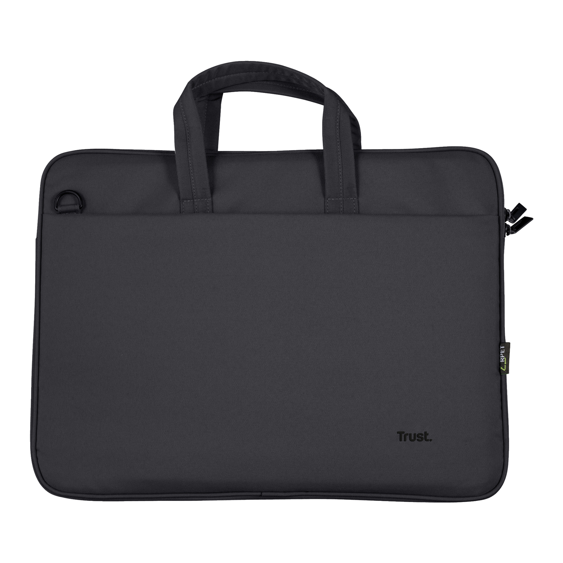 Trust Laptop-väskan Bologna är en svart tyghylsa med två handtag, en dragkedja längs höger kant och en liten ögla i det övre vänstra hörnet. Ordet "Trust." finns i nedre högra hörnet.