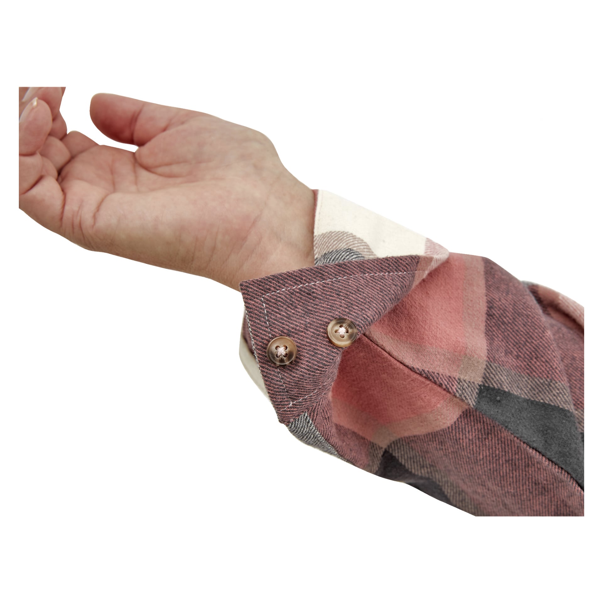En kvinnas vänstra handled och hand visas, iklädd kvinnans flanellskjorta Vera från Bluewear. Manschetten är uppknäppt och visar två små knappar.