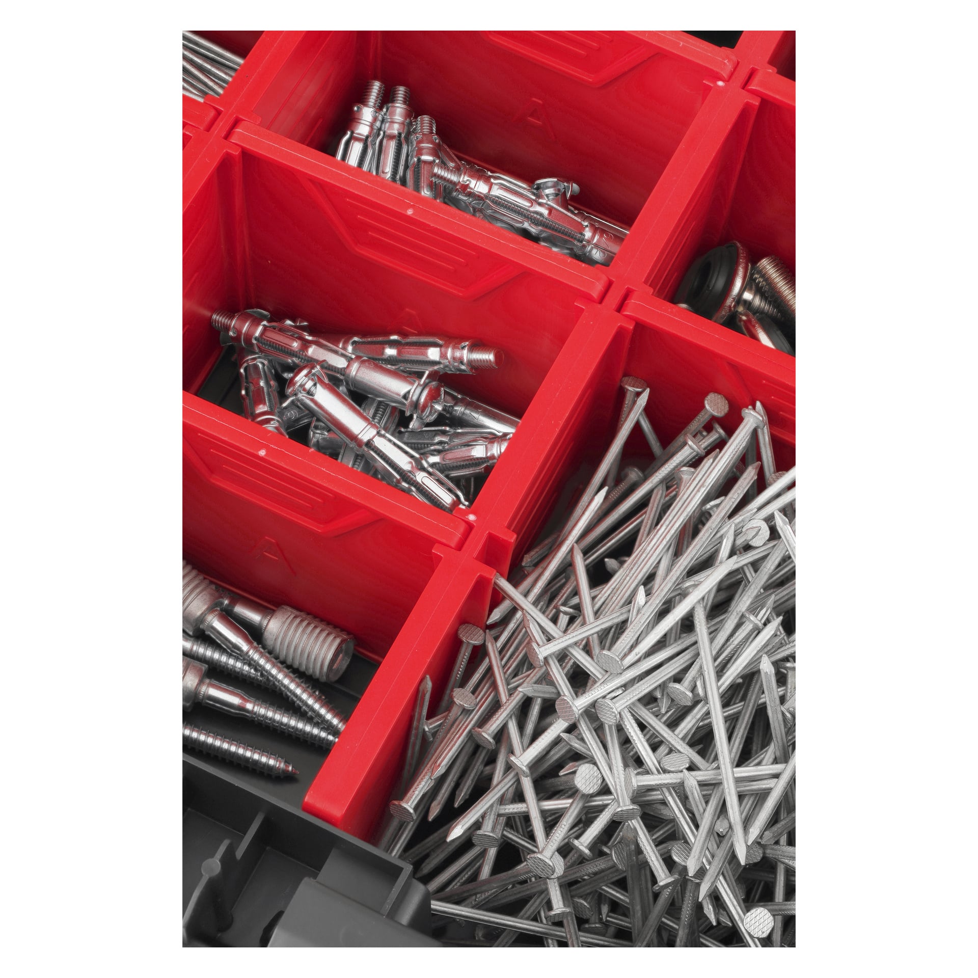 Organizer Meec Tools z 12 przegródkami jest widoczny z góry, prezentując wybór srebrnych metalowych elementów, takich jak śruby, gwoździe i kotwy ścienne, starannie uporządkowane w każdej sekcji. Pudełko ma czerwono-czarną kolorystykę.