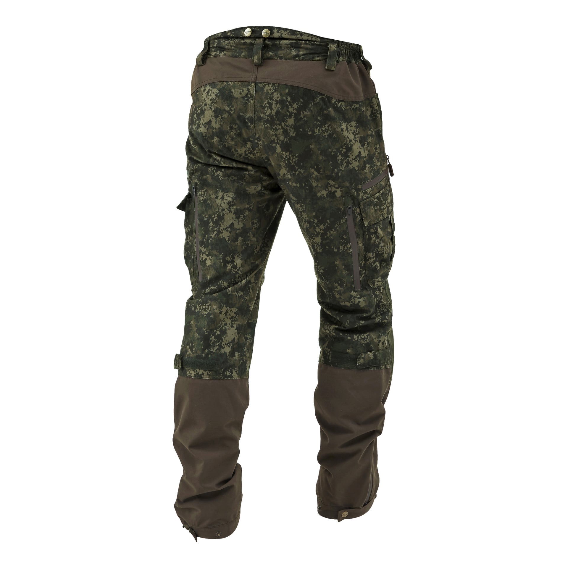 Kayoba Outdoor Men's Cannock Superior jaktbyxor visas bakifrån och framhäver deras gröna och bruna kamouflagedesign. Knän och underbenen har förstärkta bruna paneler, och byxorna har fickor med dragkedja, bältesöglor och fållar som kan justeras.
