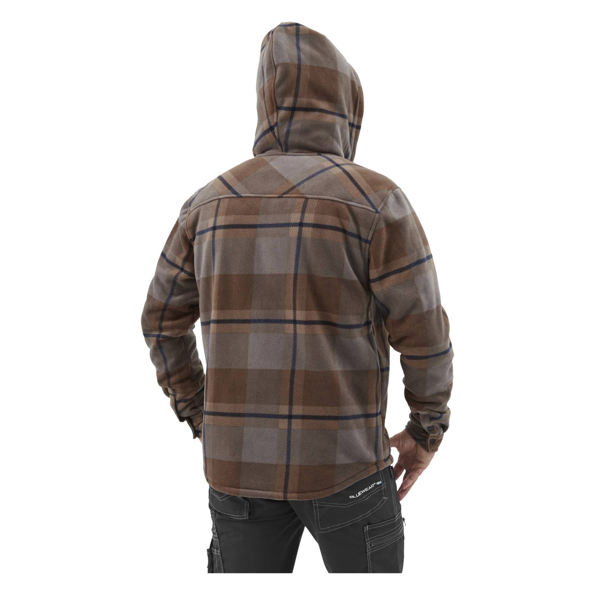 En person står med ryggen mot kameran, händerna på höfterna, bär mörka byxor och en jacka märkt Bluewear Men's fleece jacket Milton.