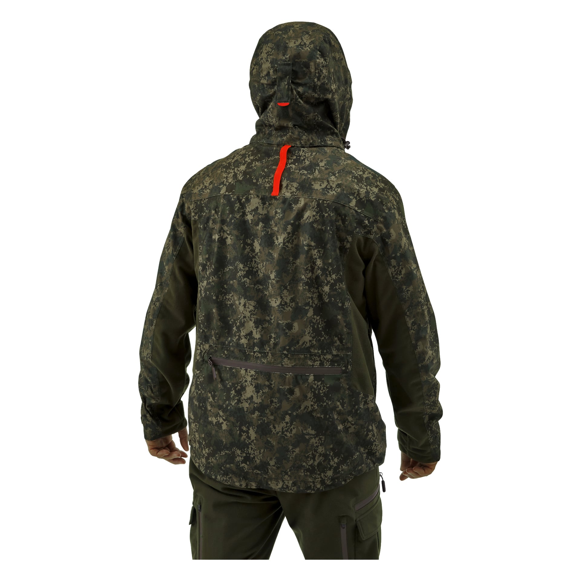 En person syns bakifrån klädd i Kayoba Outdoor Men's Cannock Camo jaktjacka och matchande gröna digitala kamouflagebyxor. Huvan är uppe med en vertikal orange rand, och deras armar hänger löst vid sidorna.