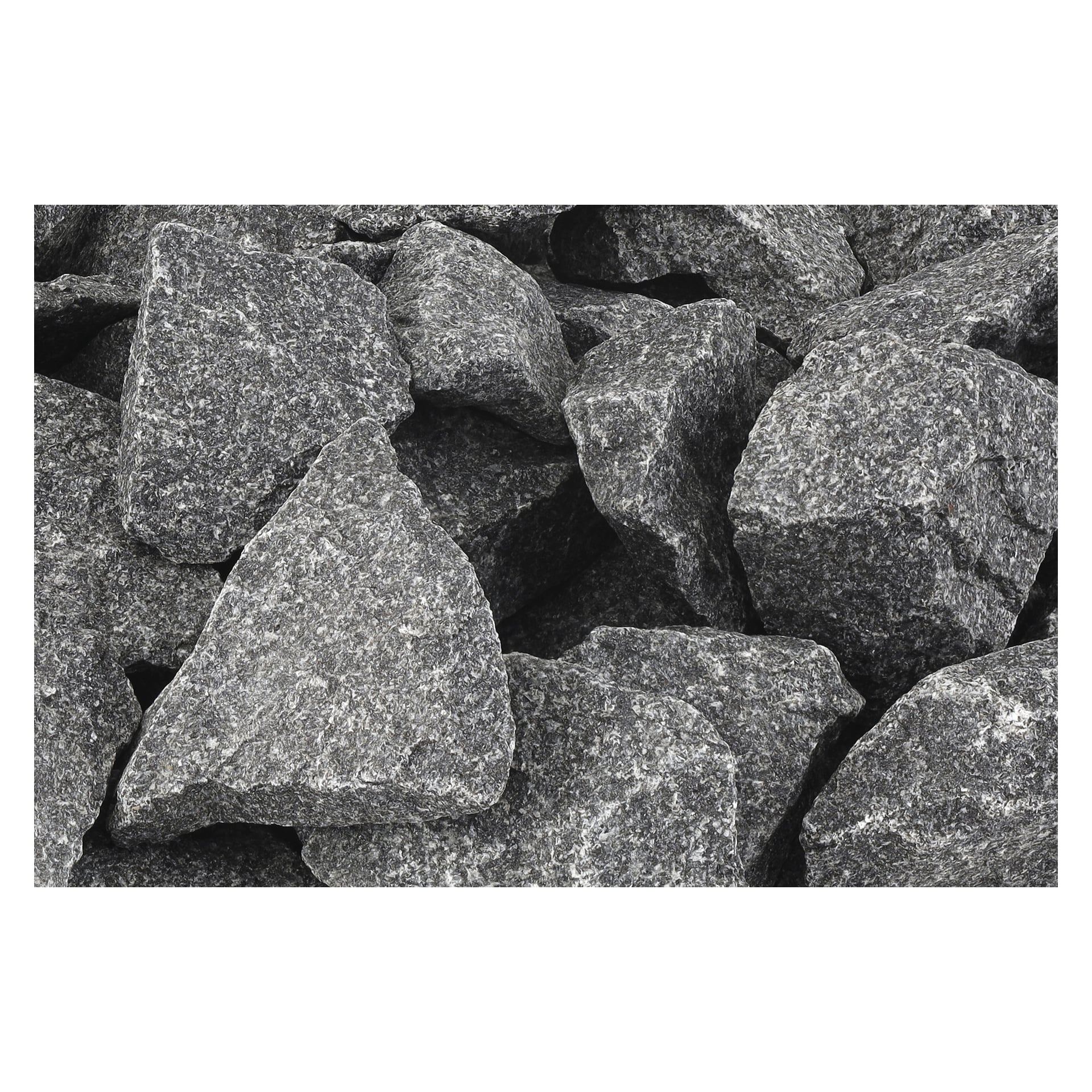 En hög med bastu-granit-bastustenar i olika former och storlekar fyller hela bilden. Stenarna är grå, med en synligt grov textur, framträdande korn och taggiga kanter.