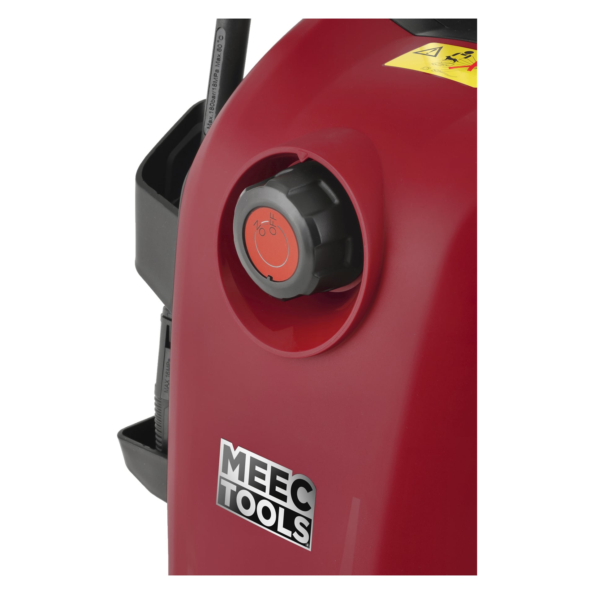 Närbild på en röd högtryckstvätt från Meec Tools, med en grå och röd kontrollratt som visar en vattensymbol. Ett svart handtag och en del av en slang syns i bakgrunden.