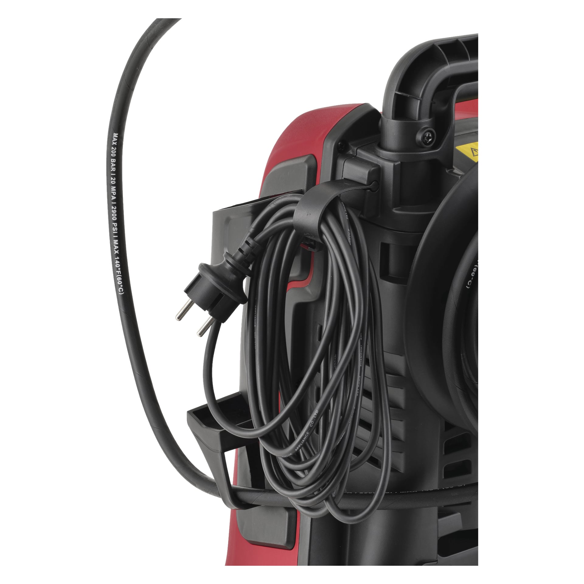 Zbliżenie na zwinięty kabel zasilający z dwubolcową wtyczką podłączoną do czerwono-czarnej myjki ciśnieniowej Meec Tools.