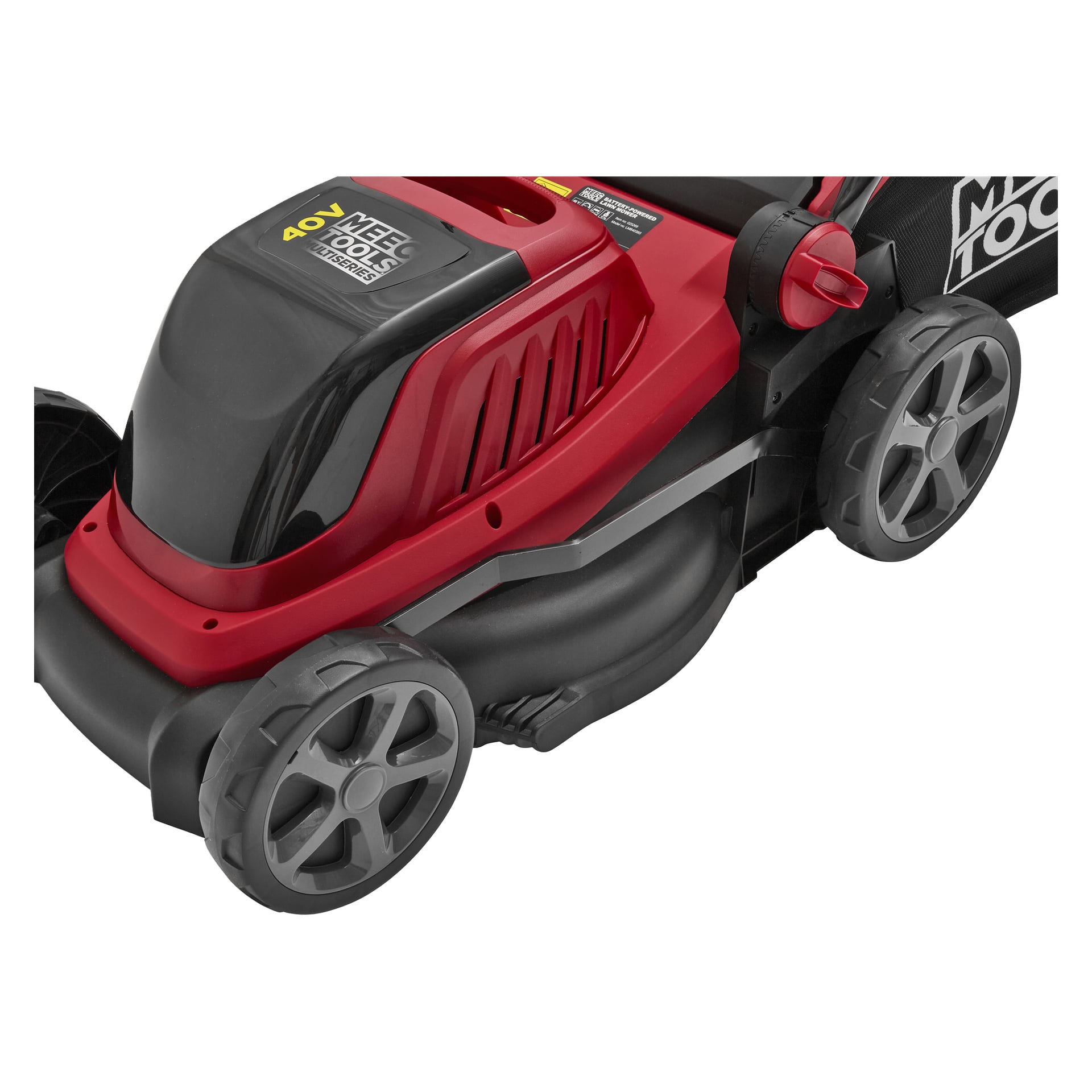 Närbild av en Meec Tools Multiseries 40 V röd och svart sladdlös elektrisk gräsklippare, med framhjulen, motorhuset och en del av gräsuppsamlingspåsen markerade.