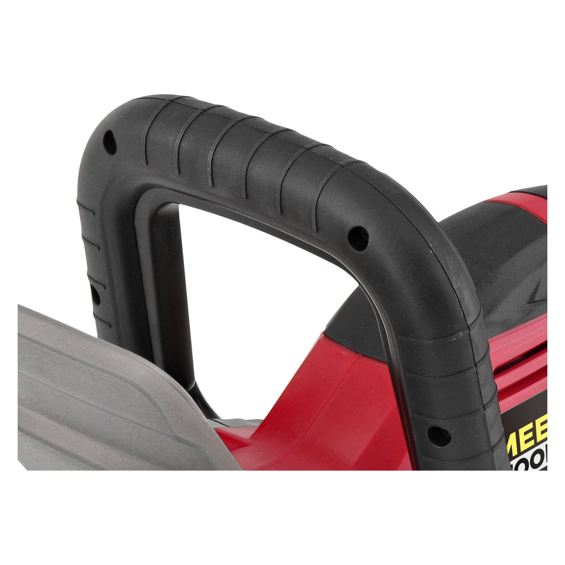 Detaljerad närbild av det svarta och röda handtaget på Meec Tools Multiseries batteridrivna häcksax HT-18V HOME 500, som visar dess texturerade grepp samt en del av den grå bladskyddet.