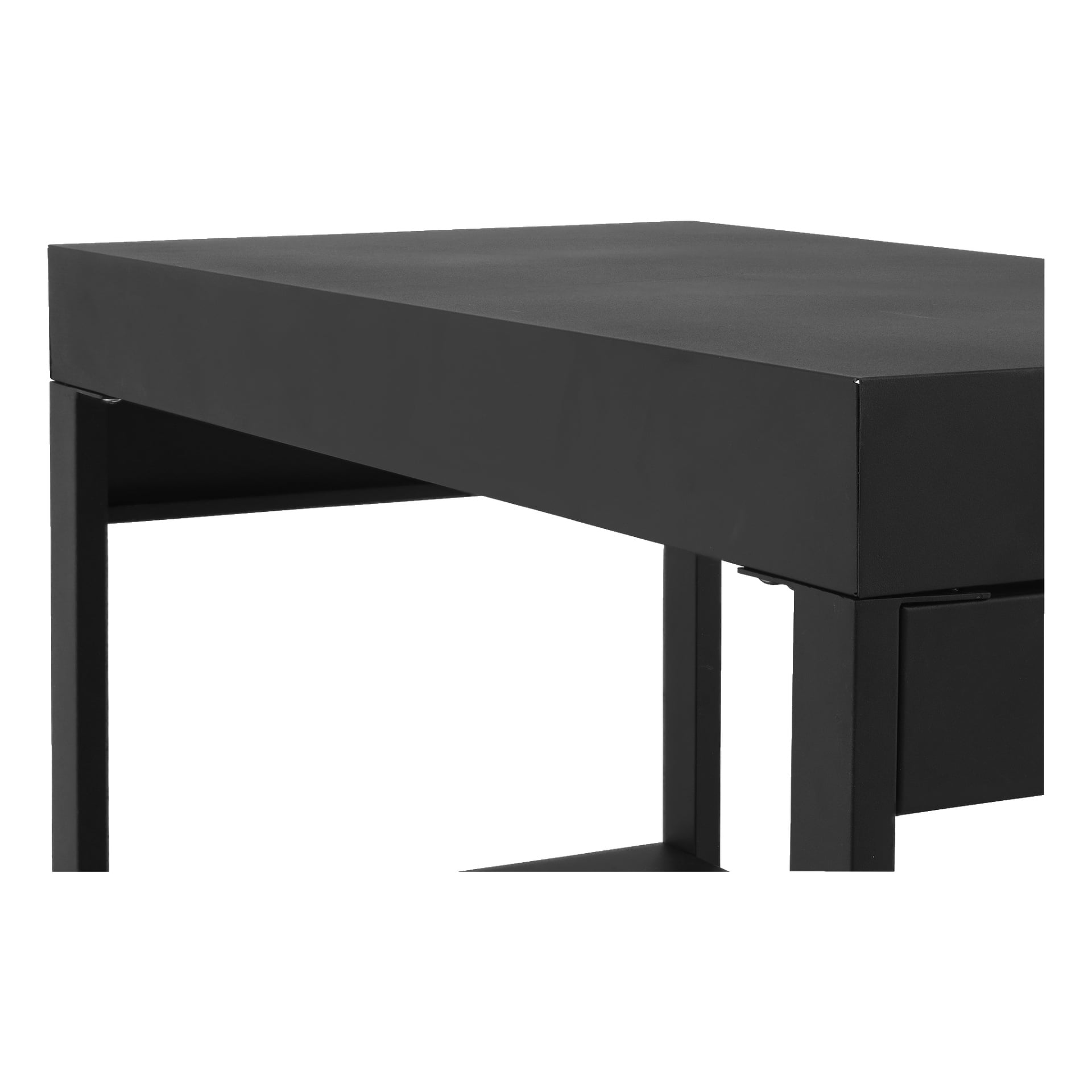 Die Burns & Barkles Werkbank mit Regal Outdoor Kitchen 8043B ist aus nächster Nähe zu sehen, wobei ihre schlanke schwarze rechteckige Form, die stabile, dicke Tischplatte und die geraden Metallbeine hervorgehoben werden, wobei der Winkel die Oberseite und eine Ecke des Designs betont.