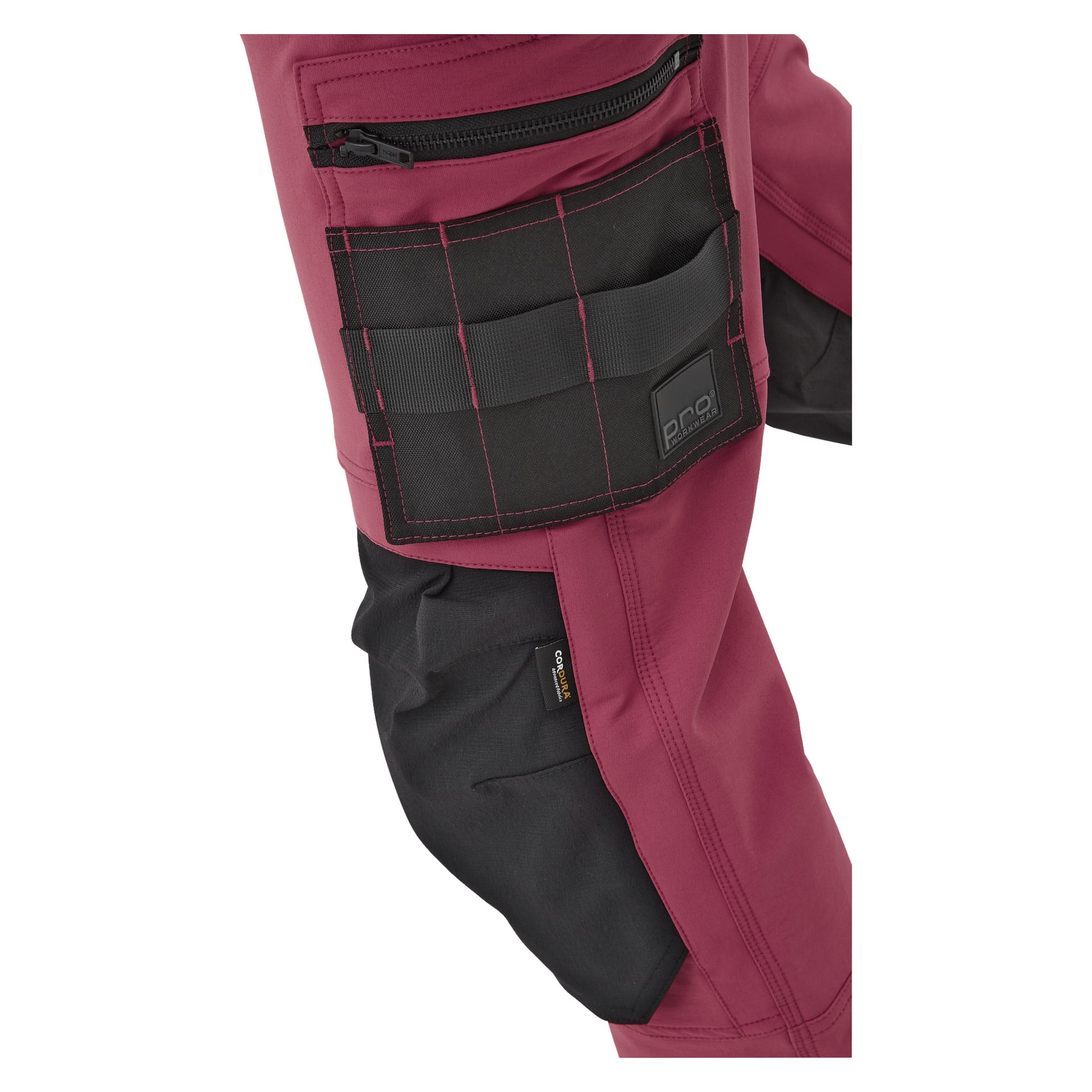 Bluewear Pro Workwear Damarbetsbyxor Stella visade i vinrött och svart, med svart verktygsficka, horisontella öglor, Cordura knäförstärkning, röd söm och en del av en dragkedjasficka synlig.