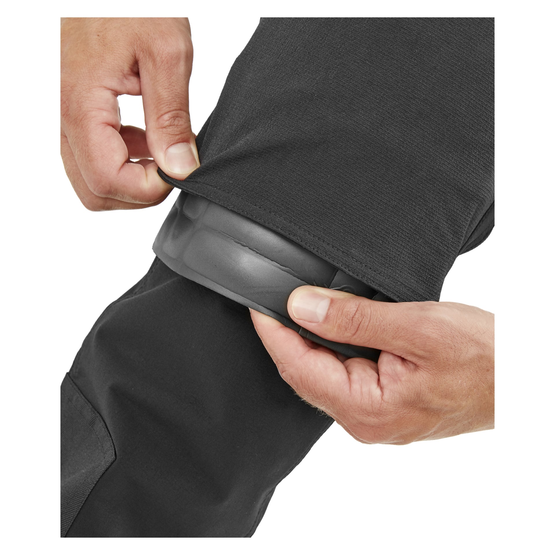 En person använder båda händerna för att dra upp kanten på Bluewear Pro Workwear Steve-arbetsbyxorna för herrar, vilket avslöjar ett vadderat knäskydd under.